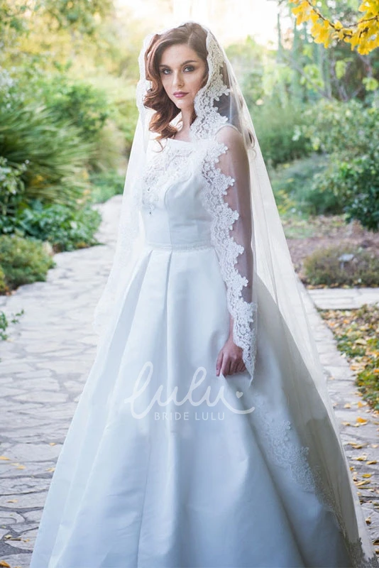 Long Tulle Wedding Veil with Scalloped Lace Appliques Wedding Dress