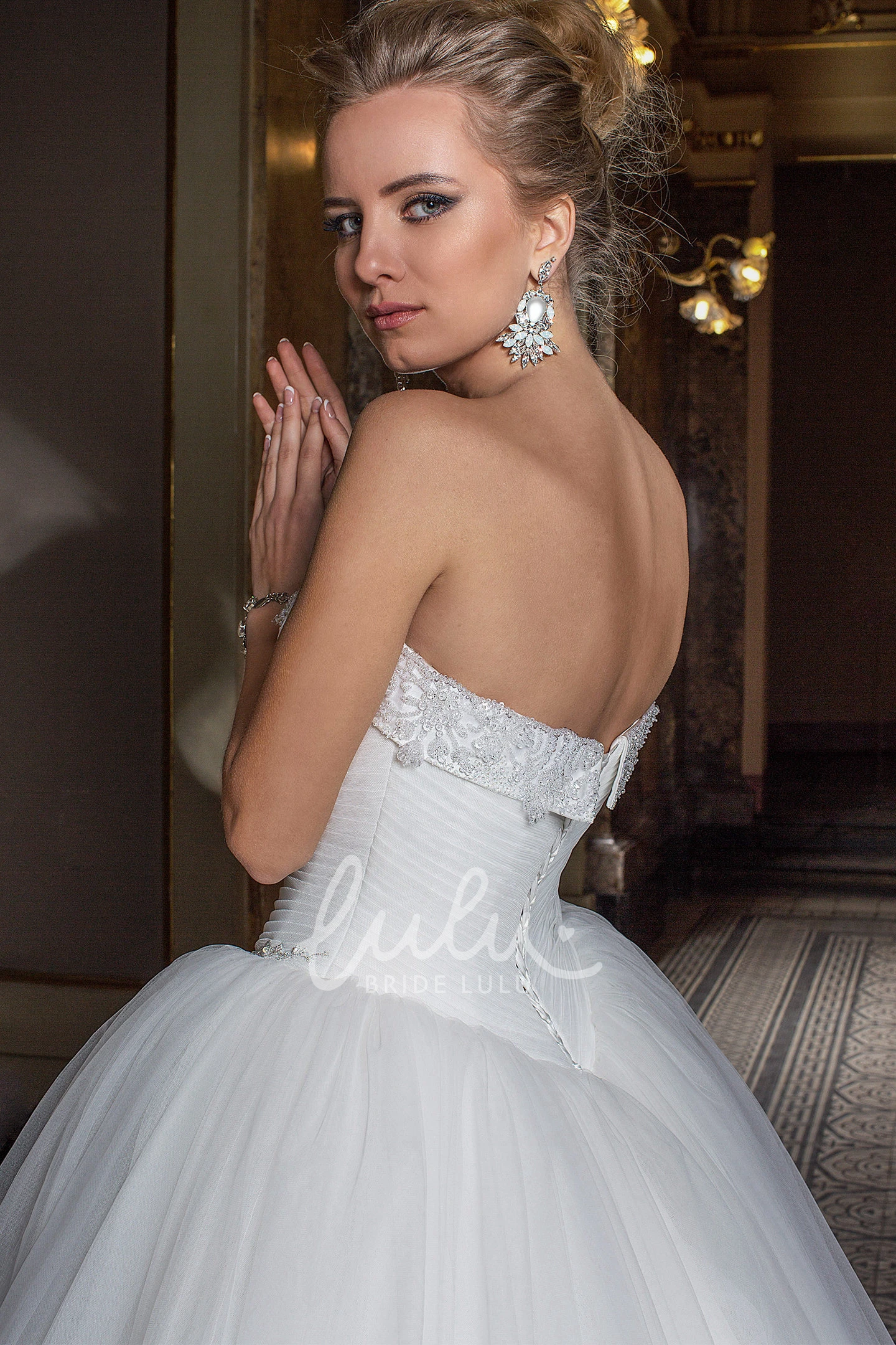 Sweetheart Tulle Wedding Dress Sleeveless Ball Gown with Ruching & Floor-Length