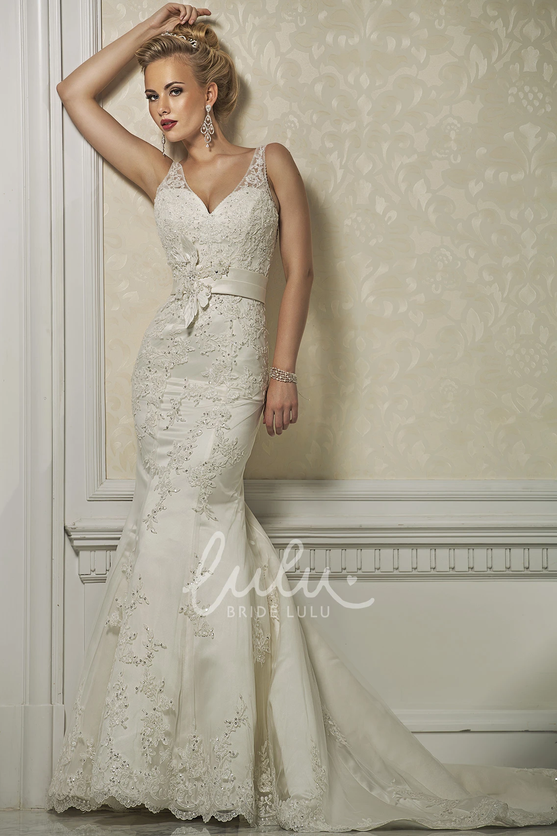 Sheath Lace V-Neck Wedding Dress with Beading Sleeveless Long