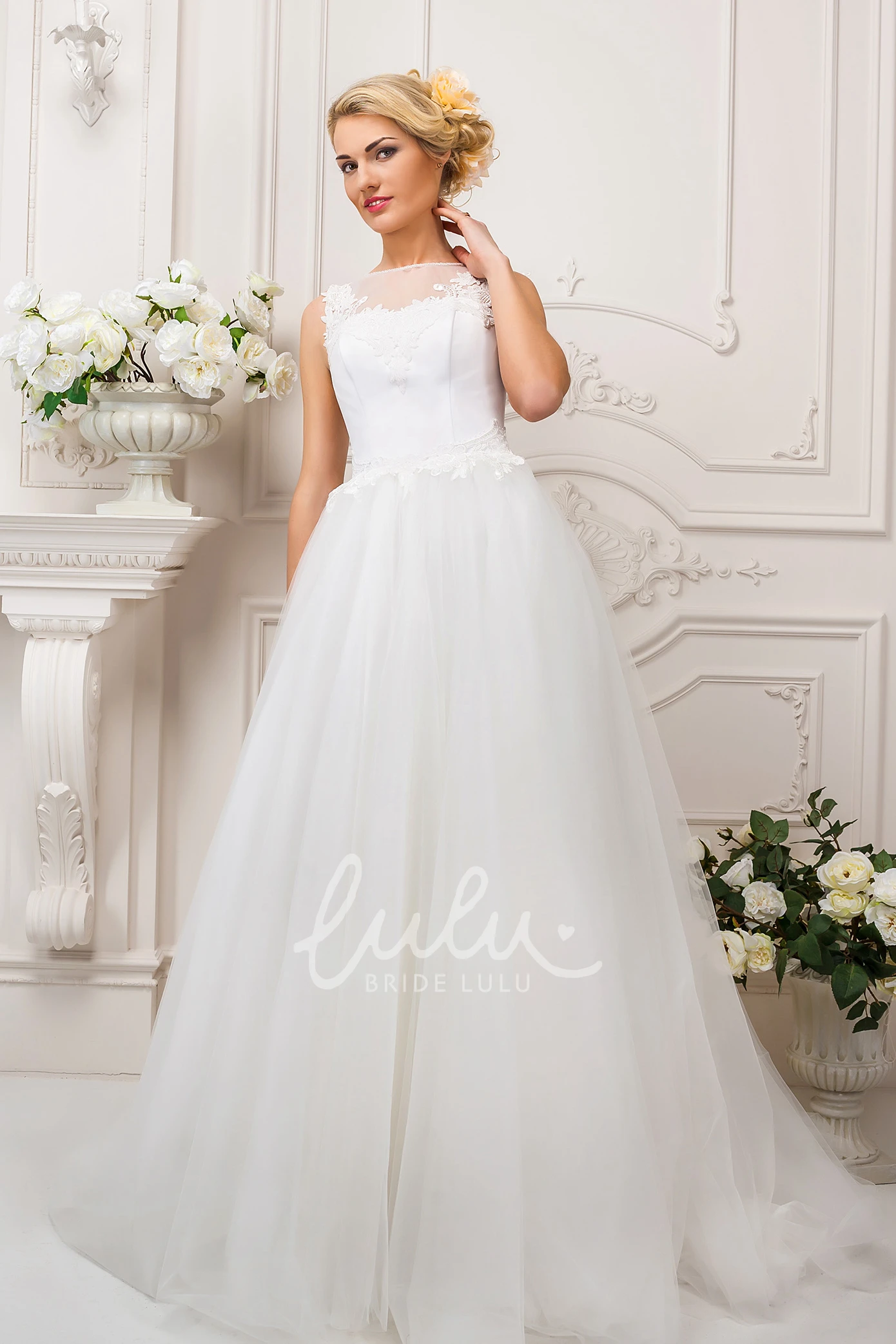 Appliqued Tulle Ball Gown Wedding Dress Sleeveless Jewel-Neck Floor-Length Bridal Gown