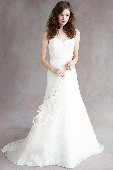 A-Line Sweetheart Lace Wedding Dress with Bow Floor-Length Sleeveless
