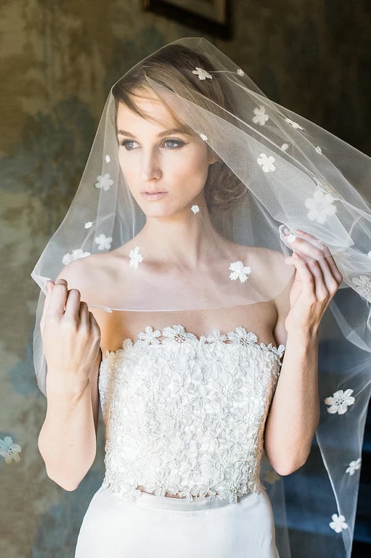 Vintage Style Tulle Wedding Veil with Floral Accents Wedding Dress