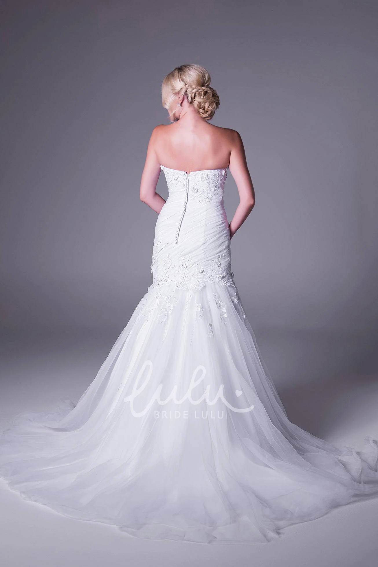Sweetheart Mermaid Tulle Wedding Dress with Appliques and Ruching