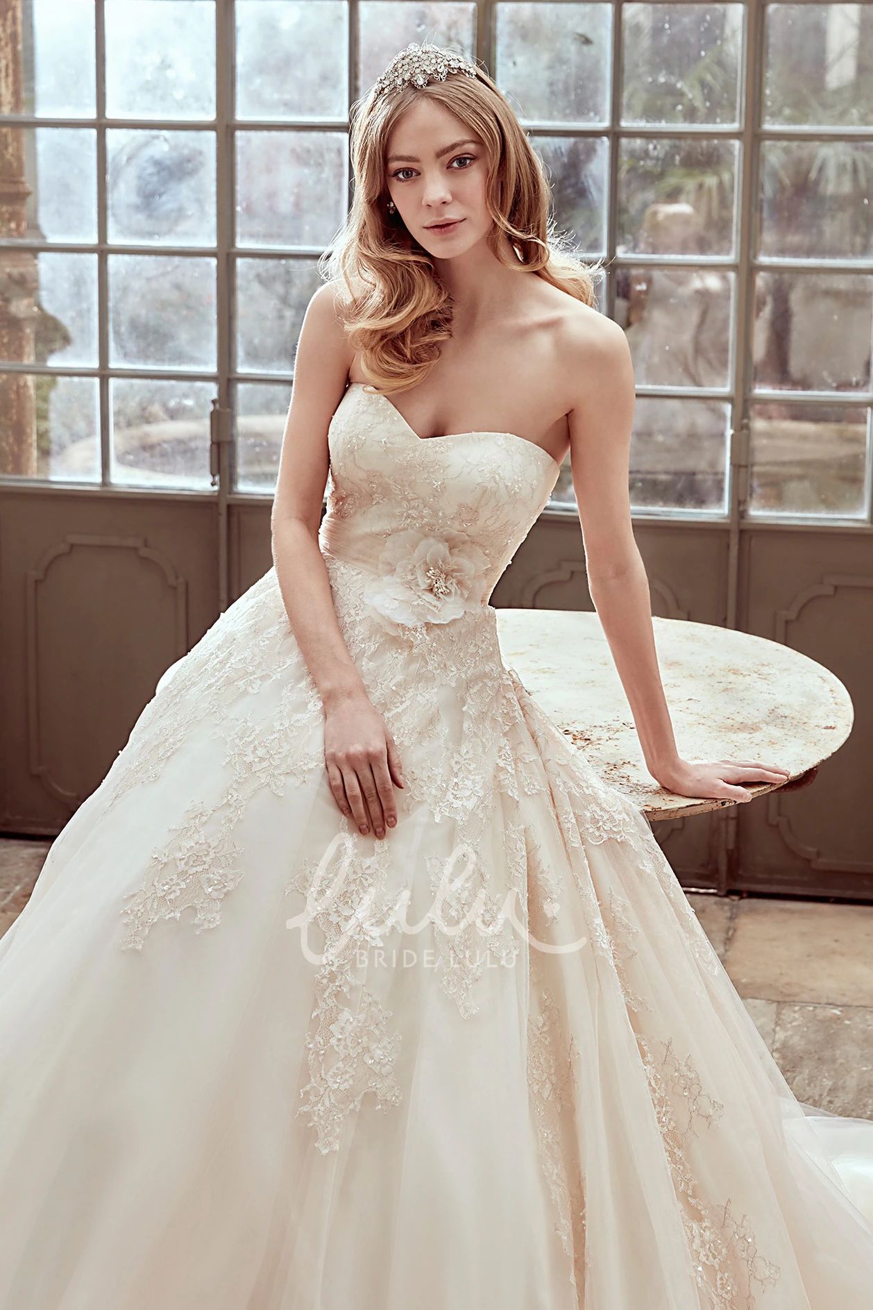 A-Line Sweetheart Wedding Dress with Side Floral Waist and Beaded Appliques Unique Bridal Gown