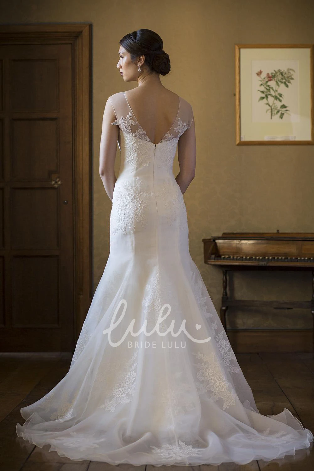 Lace Appliqued Trumpet Cap-Sleeve Wedding Dress