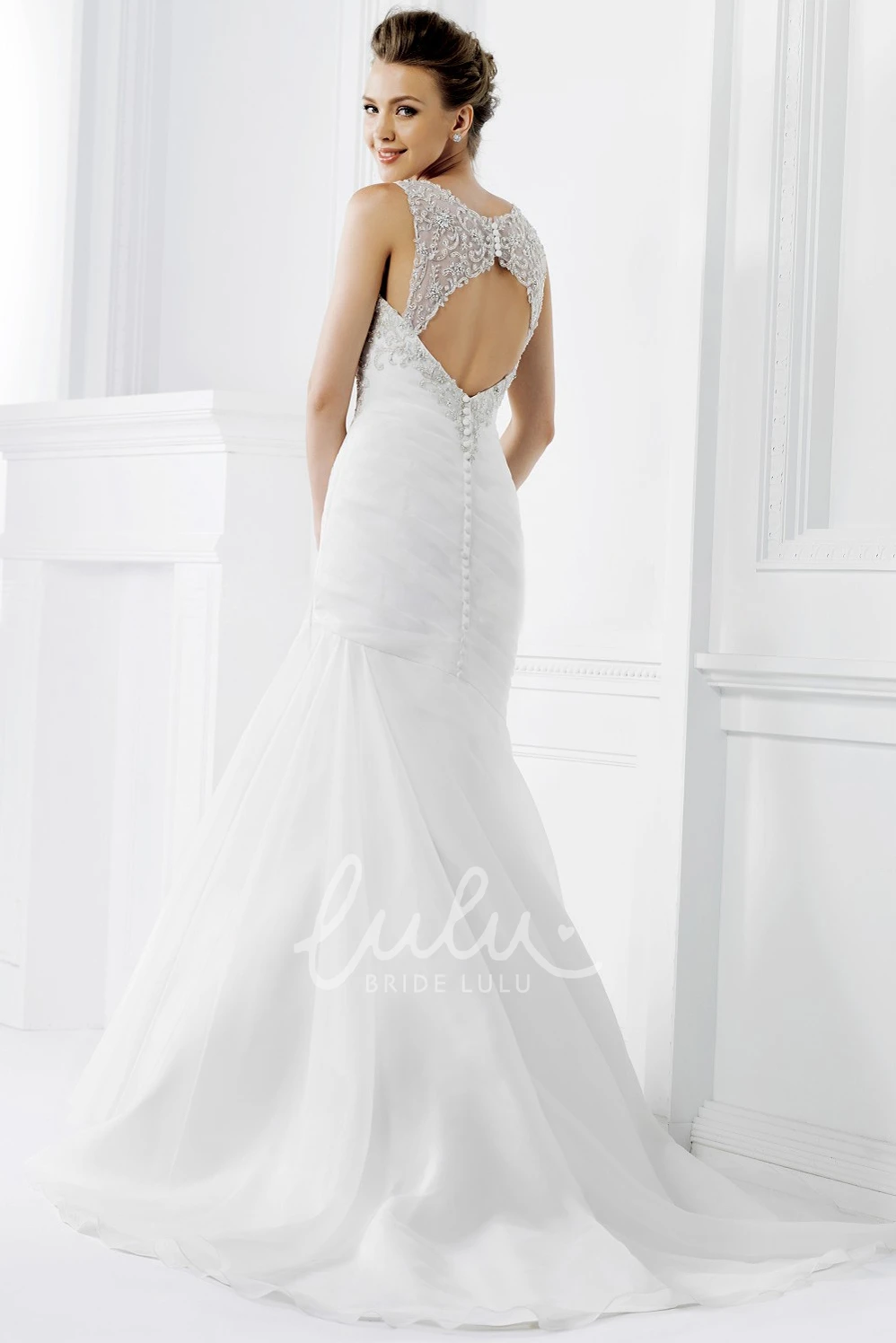 Crystal Embellished Sleeveless Mermaid Wedding Dress Elegant and Chic