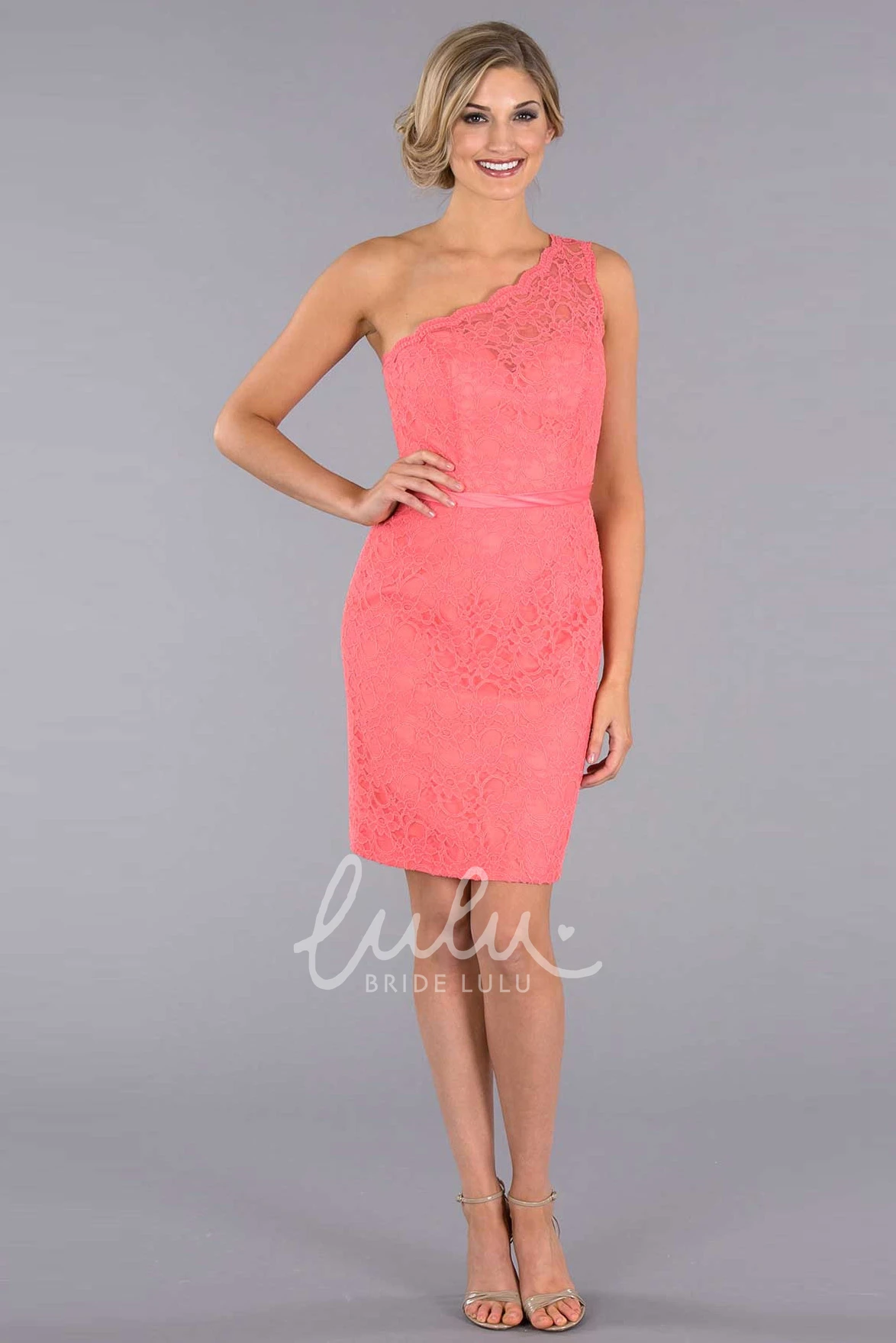 Knee-Length One-Shoulder Pencil Bridesmaid Dress with Bow and Lace