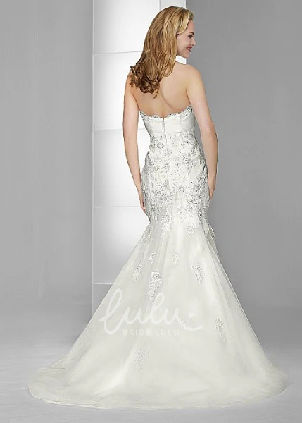 Lace and Tulle Trumpet Wedding Dress with Appliques and Strapless Neckline
