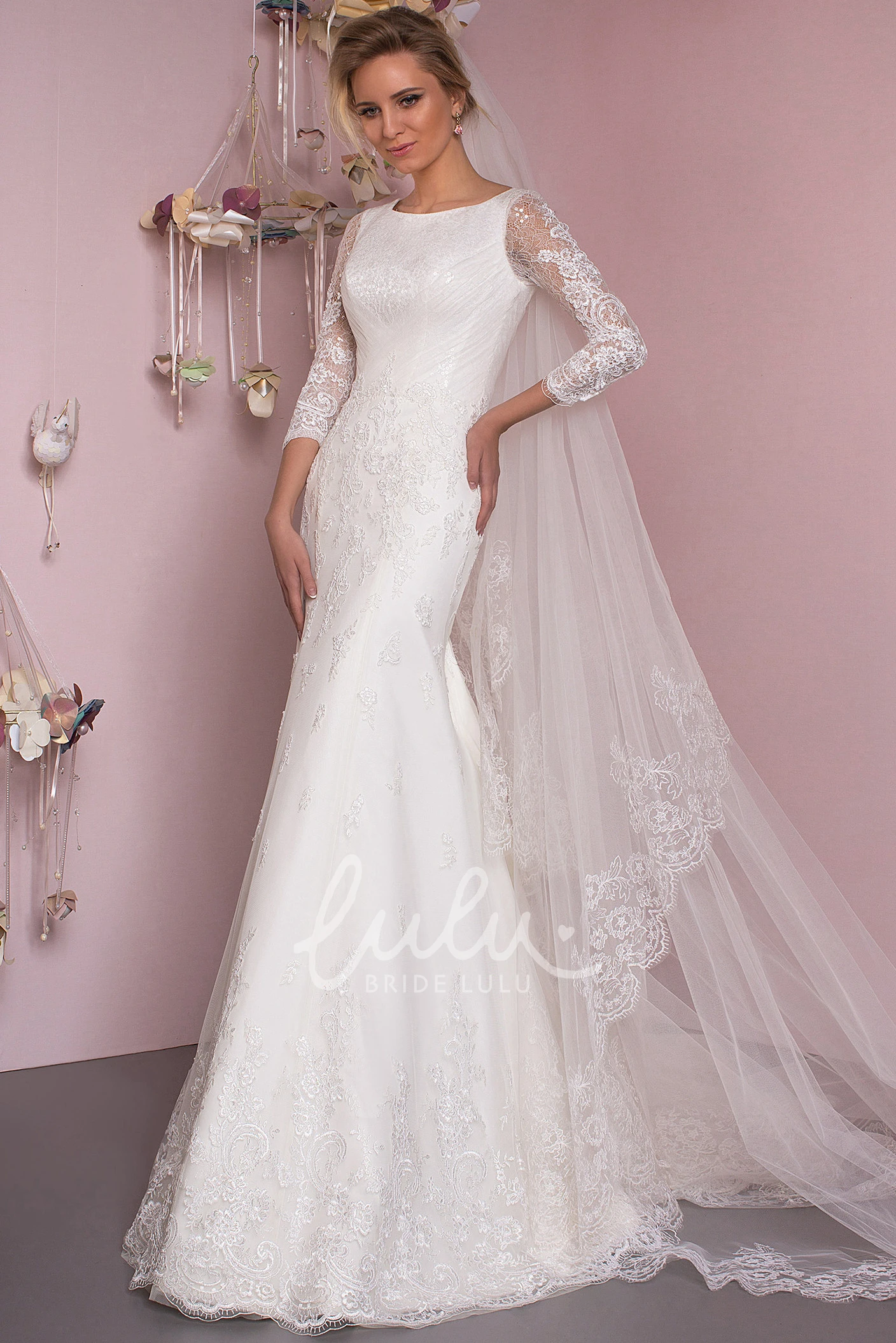 Scoop Neck Lace Appliqued Mermaid Wedding Dress