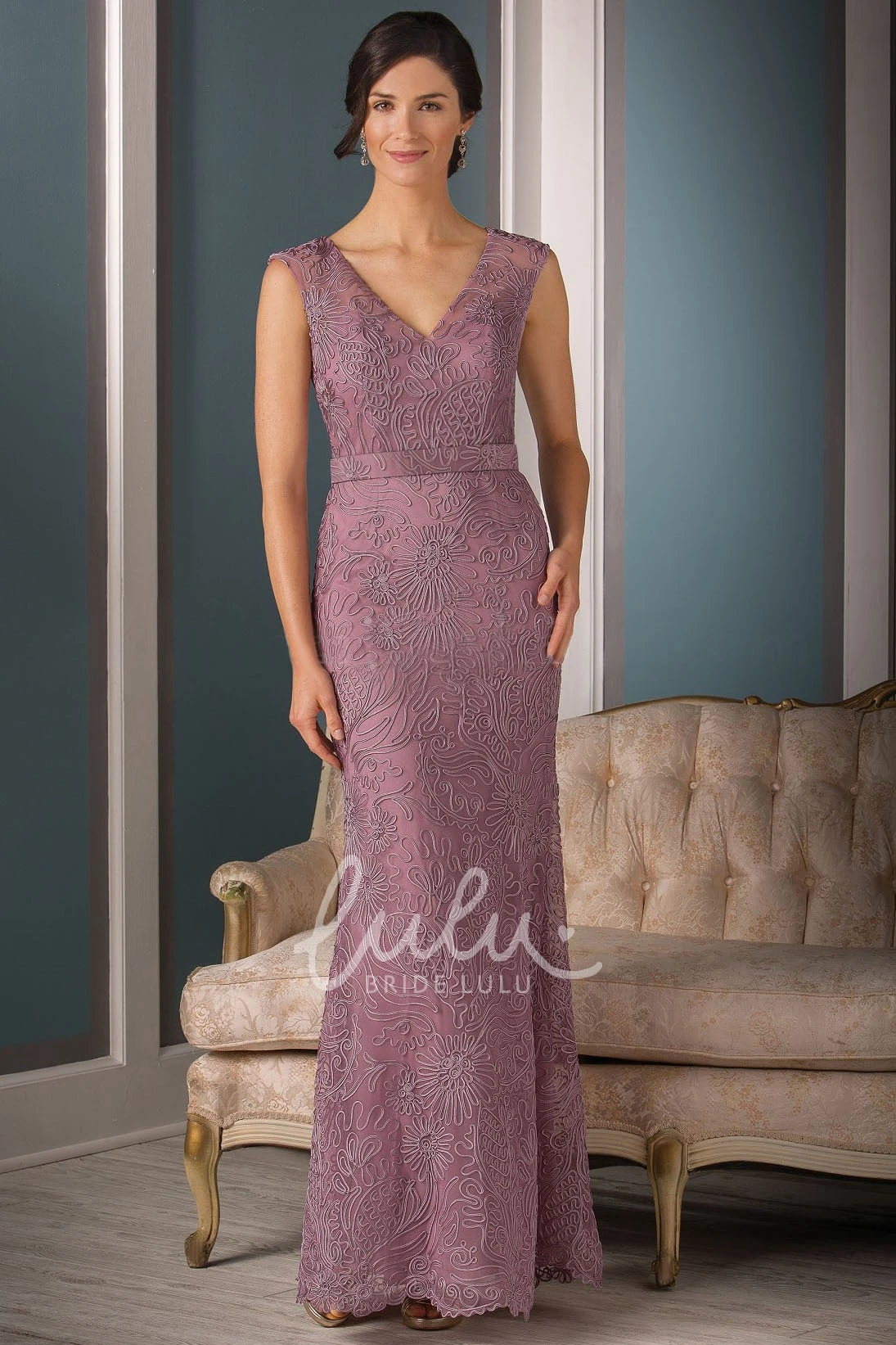 Appliqued Cap-Sleeved Long V-Neck Mother Of The Bride Dress Modern Formal Dress