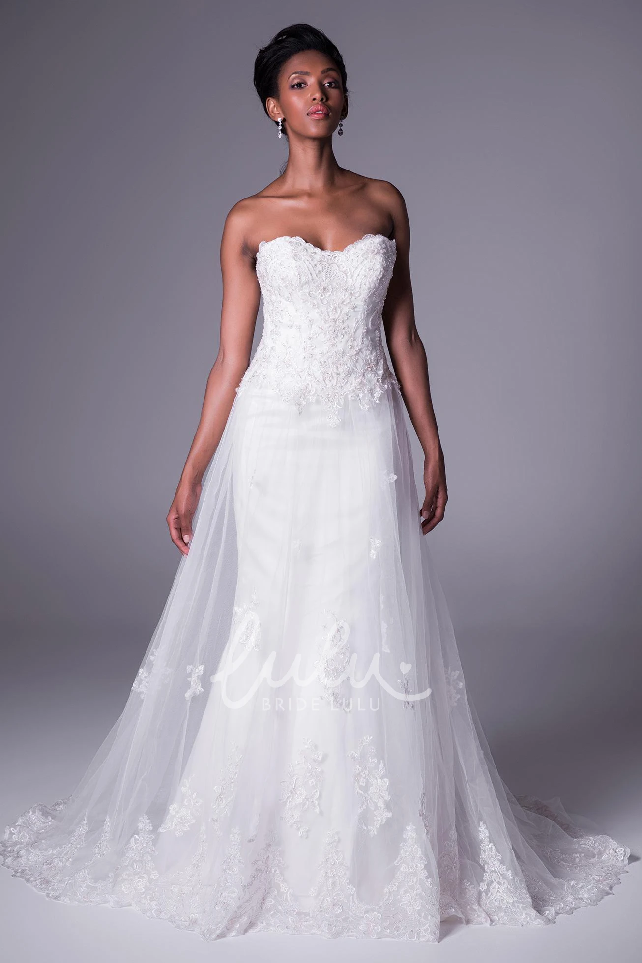 Sleeveless Maxi A-Line Lace and Tulle Wedding Dress with Appliques