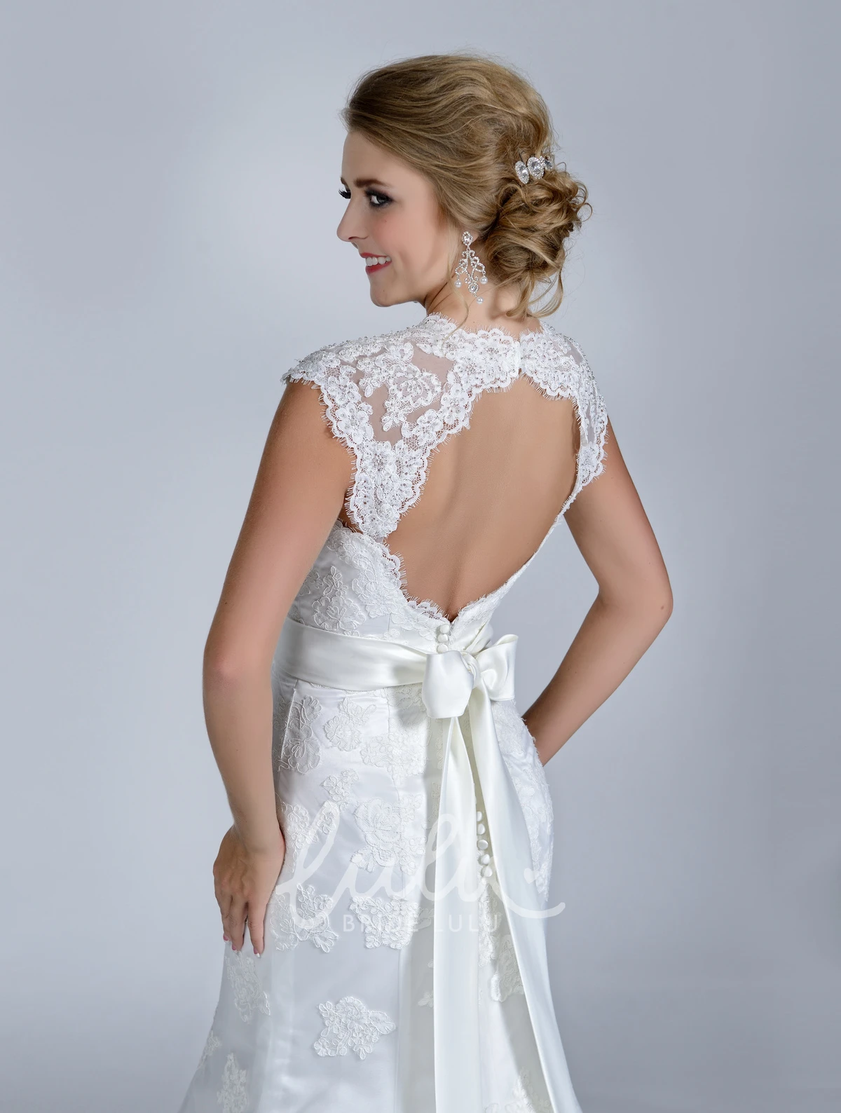 Mermaid Lace V-Neck Wedding Dress with Shining Embellishment and Keyhole Back Bridal Gown