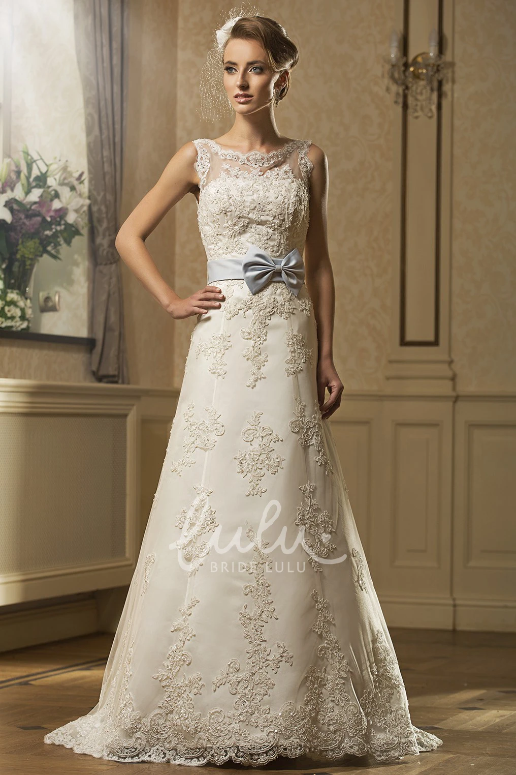 Sleeveless Scoop-Neck Lace A-Line Wedding Dress with Bow Classic and Modern