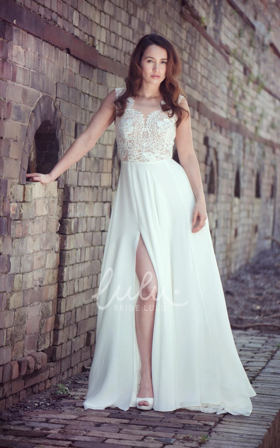 Sleeveless Chiffon V-Neck Wedding Dress with Side Split Sexy Bridal Gown