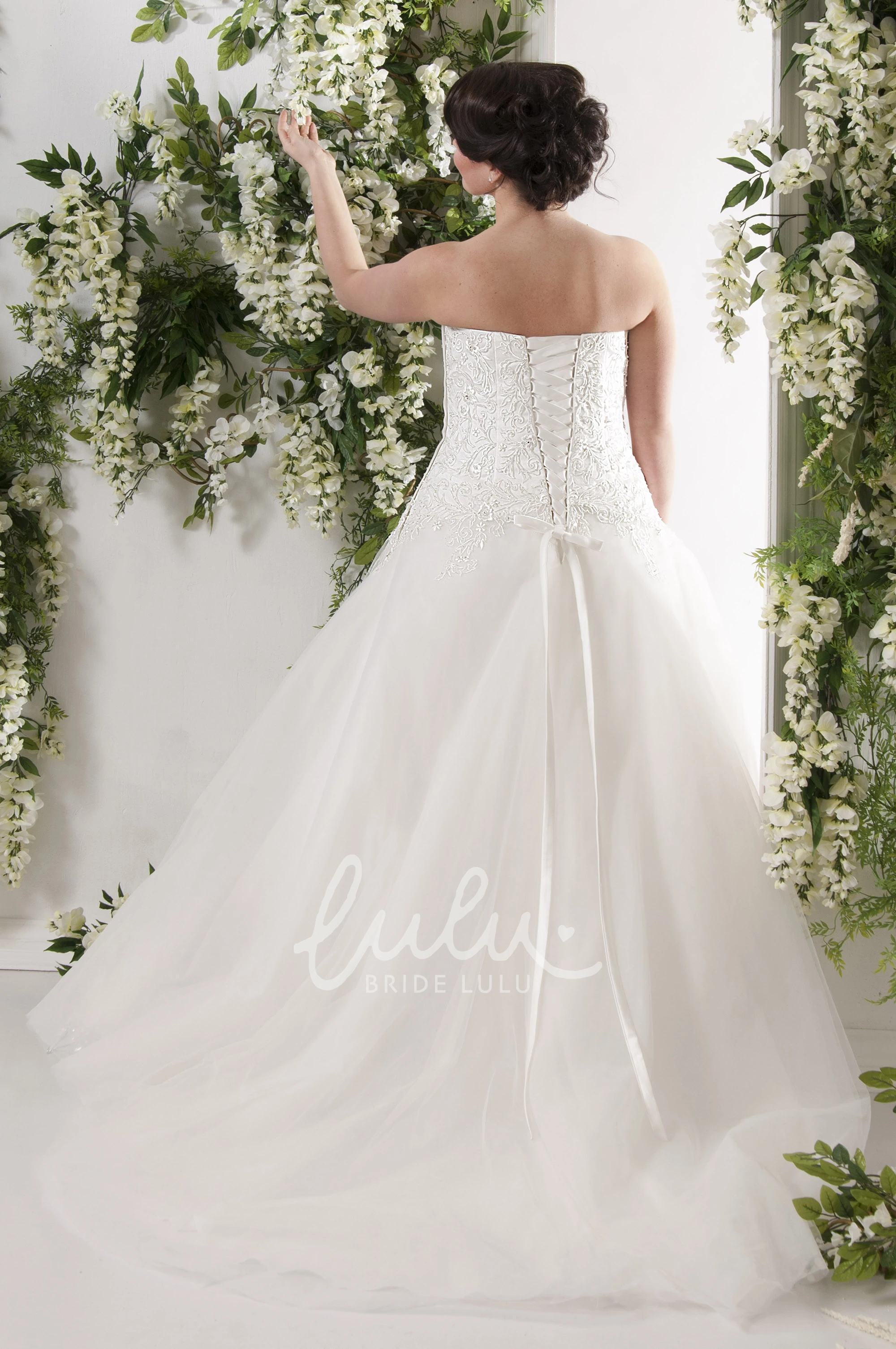 Plus Size Ball Gown Strapless Lace Wedding Dress with Beading Corset Classy Bridal Gown