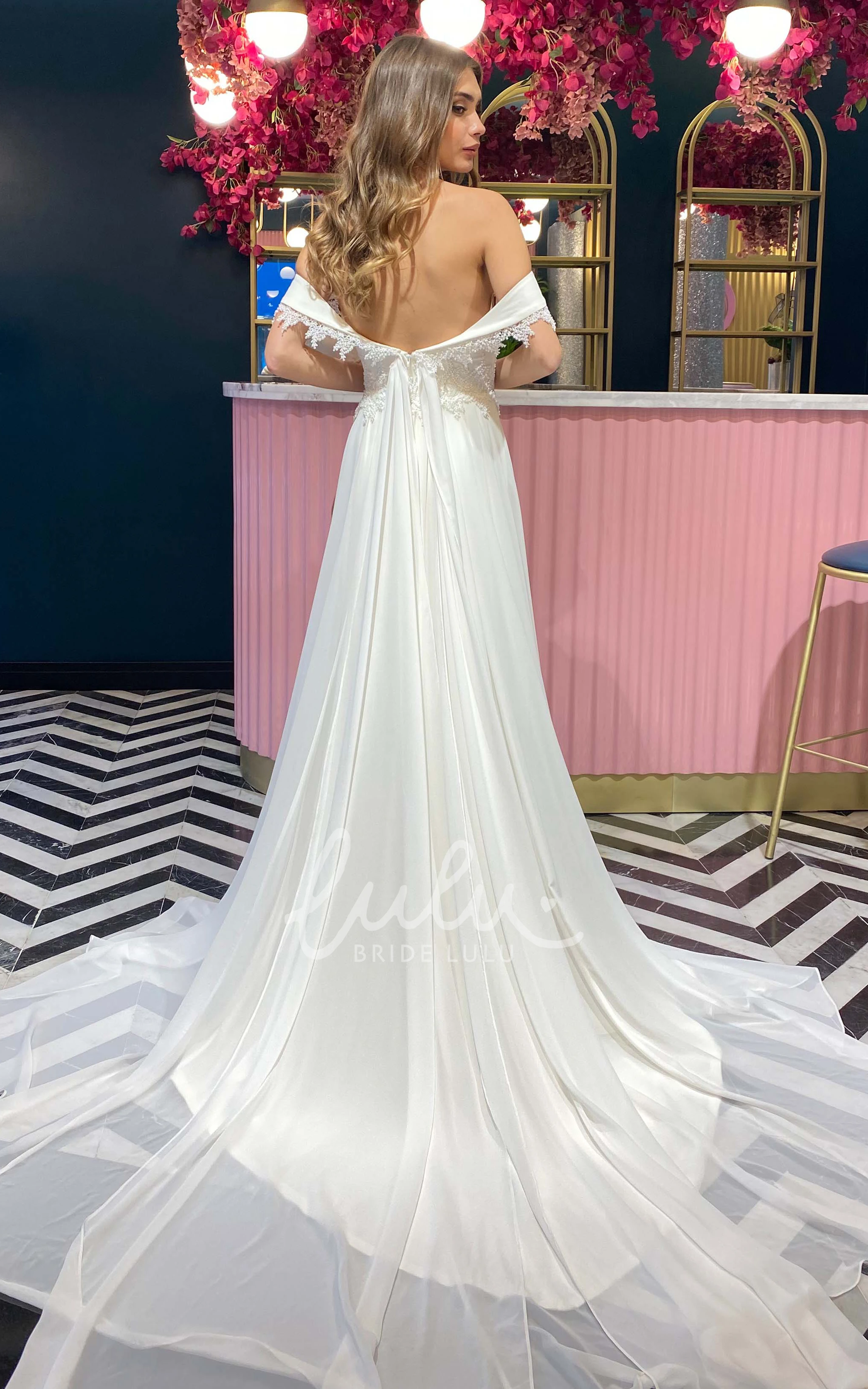 Luxury Chiffon Sleeveless Sheath Wedding Dress with Appliques and Split Front