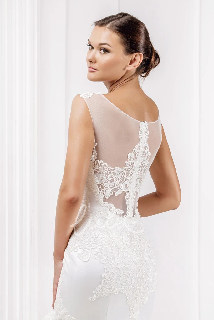 Mermaid Tulle&Lace Wedding Dress with Illusion Back and Court Train Modern Wedding Dress