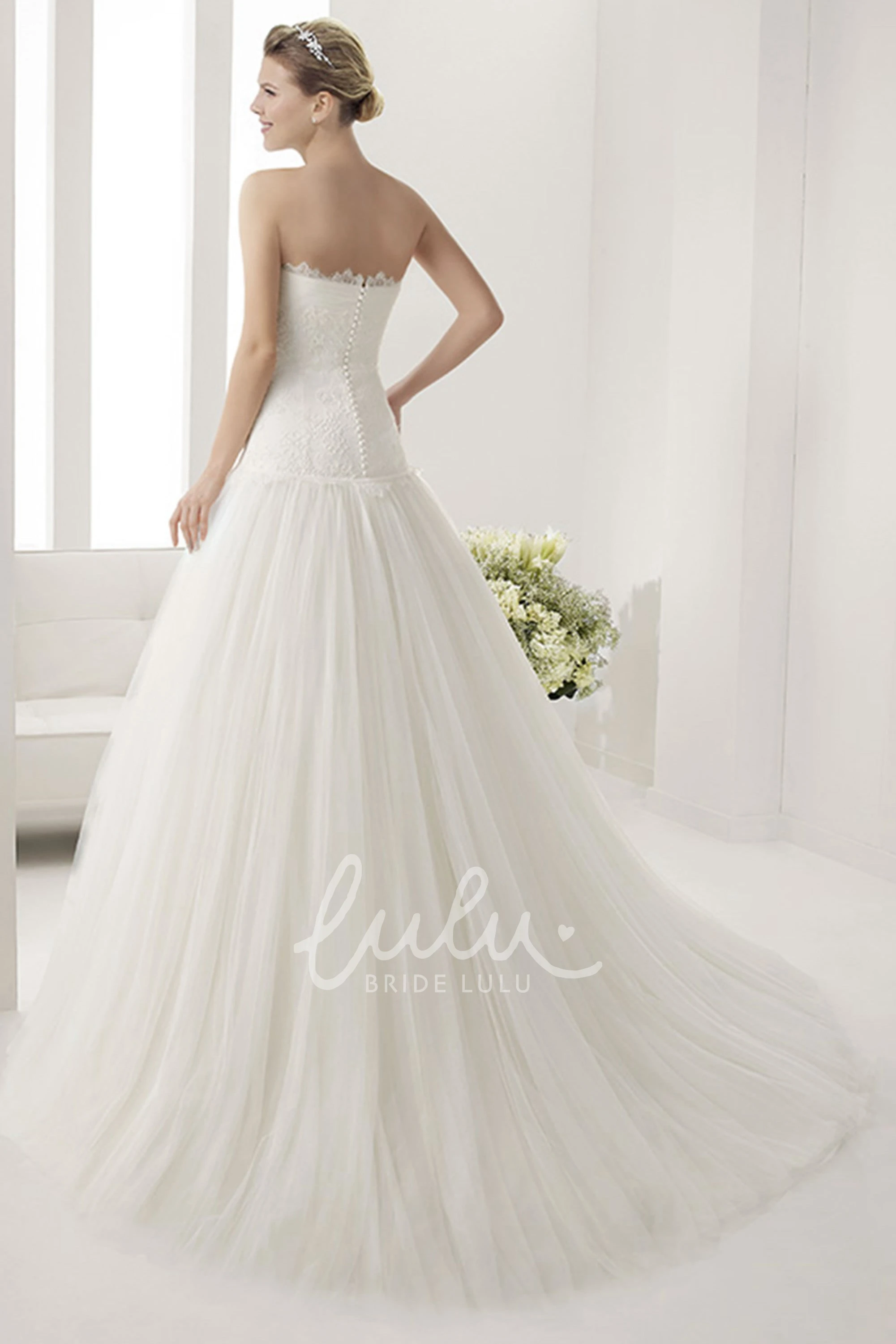 Embroidered Waist Tulle Dress with Pleated Skirt Strapless Bridal Gown