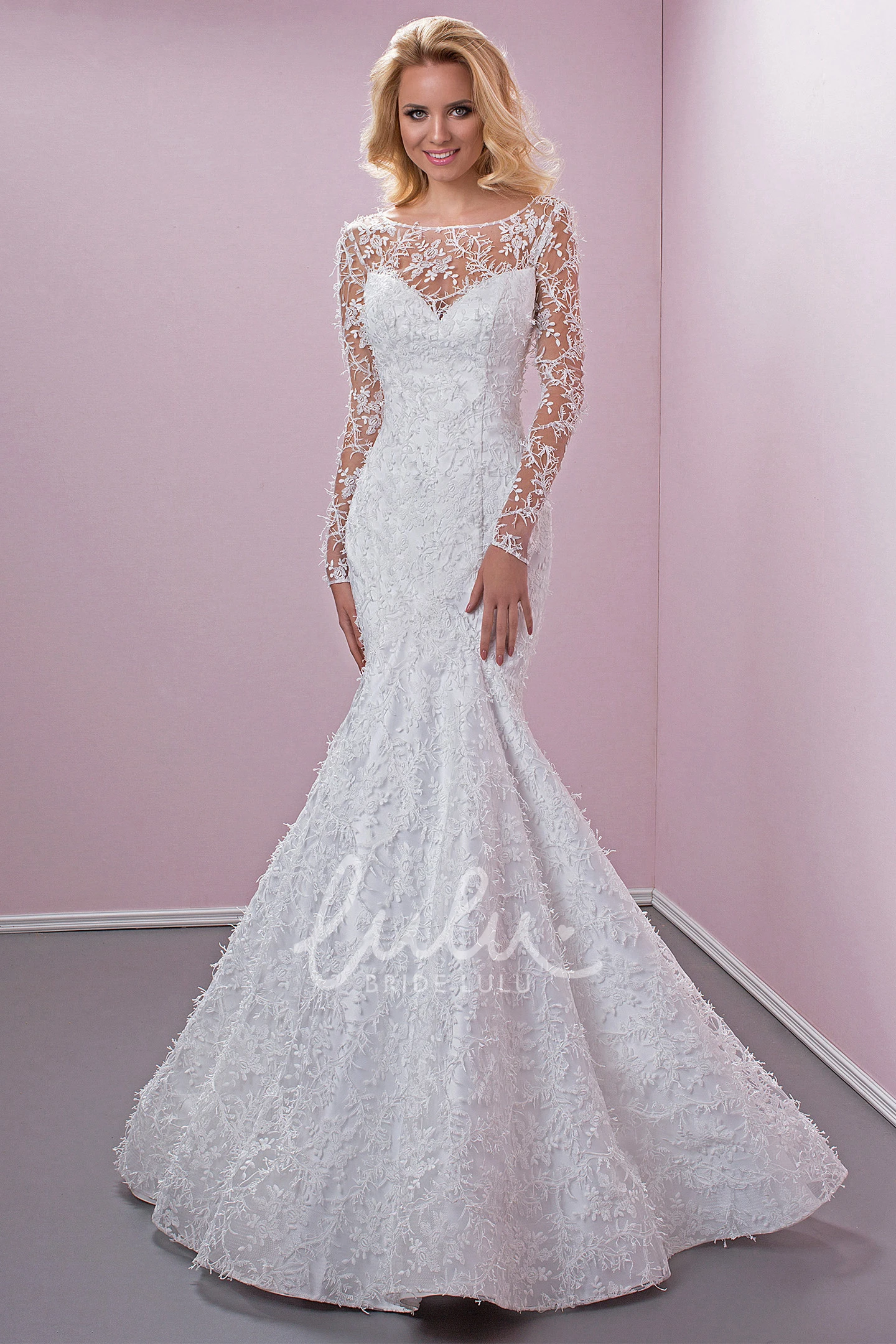 Long Sleeve Mermaid Lace Wedding Dress Appliqued Scoop Neck Court Train