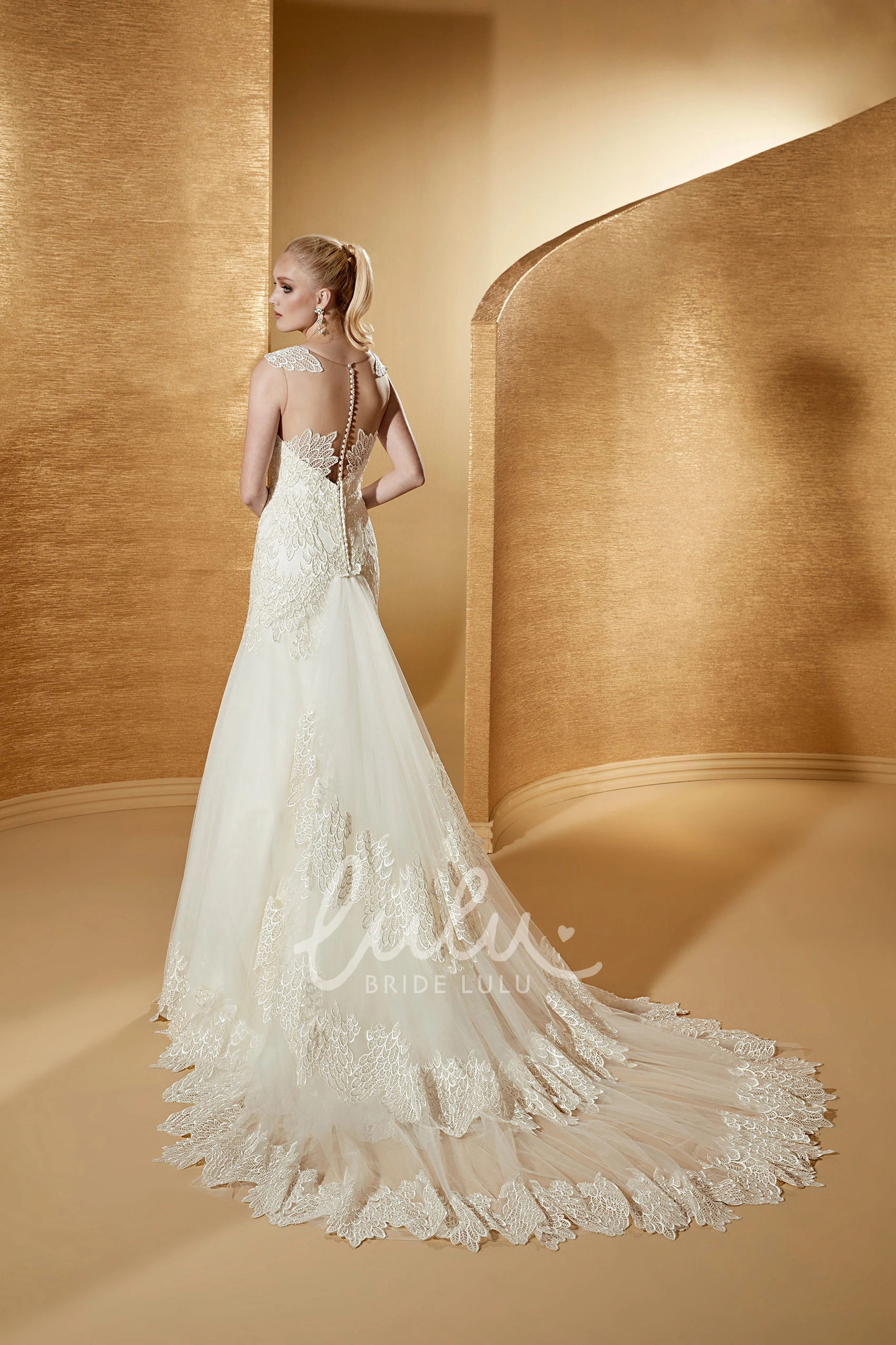 Cap Sleeve Mermaid Lace Bridal Gown with Beautiful Appliques