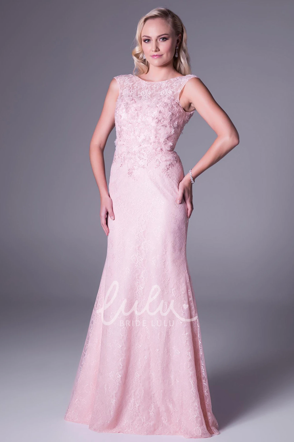 Sleeveless Scoop-Neck Appliqued Lace Sheath Wedding Dress Modern