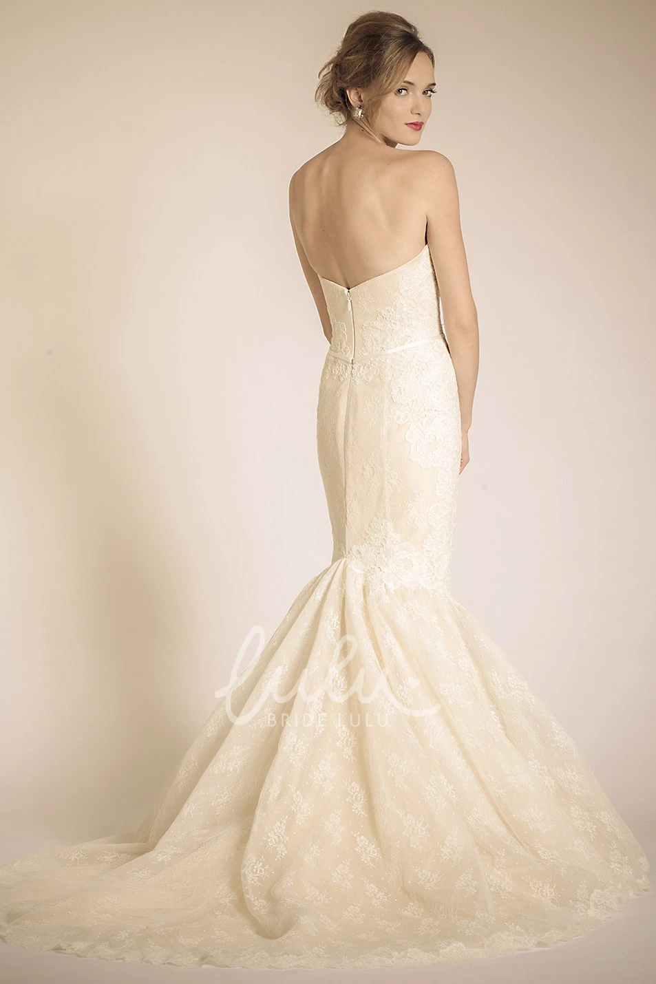 Lace Mermaid Strapless Winter Wedding Dress with Bow Floor-Length Appliqued Bridal Gown