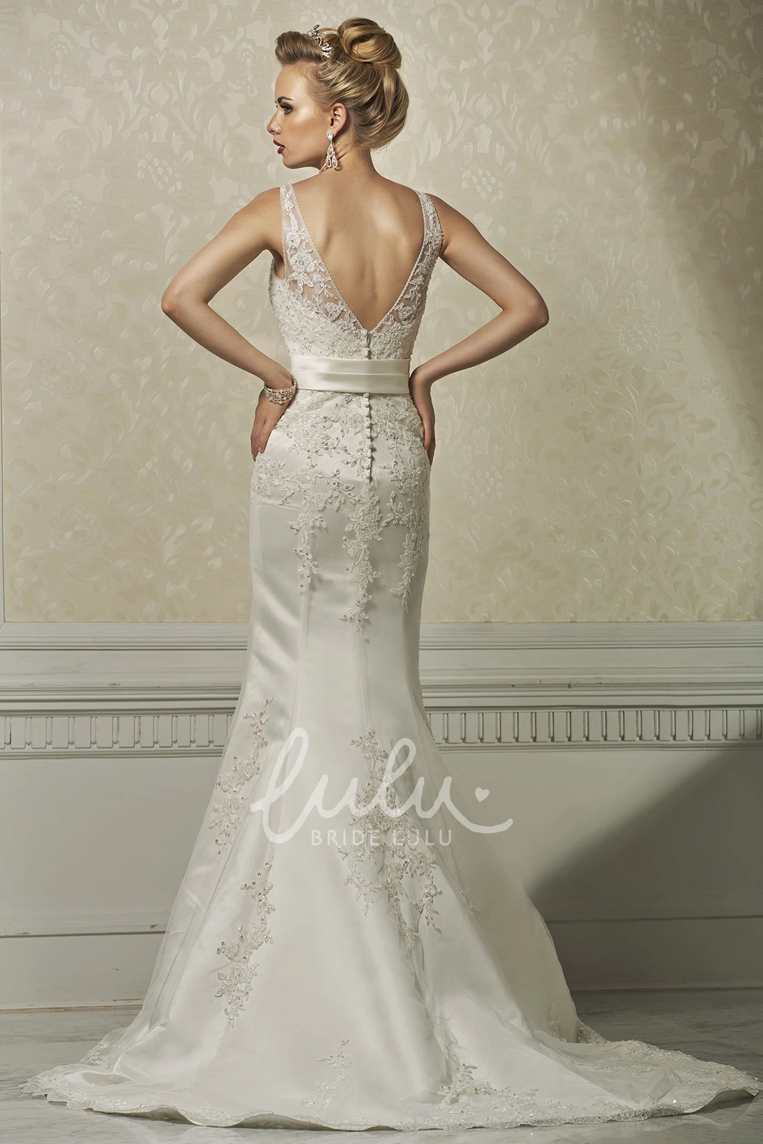 Sheath Lace V-Neck Wedding Dress with Beading Sleeveless Long