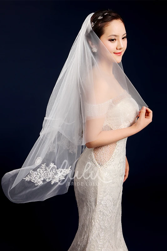 Short Applique Fingertip Wedding Veil for Brides
