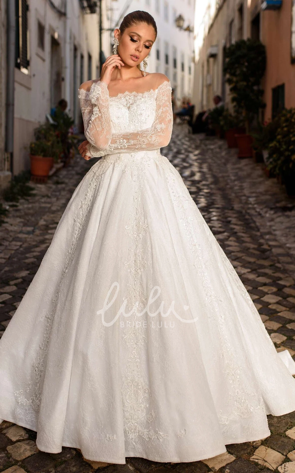 Modern Off-the-shoulder Lace Long Sleeve Wedding Dress With Appliques Ball Gown