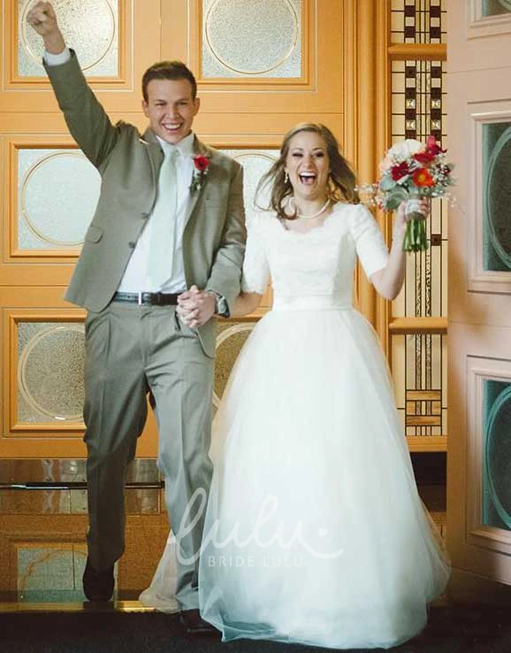 Lace Tulle Ball Gown Wedding Dress with Scoop Neck Zipper