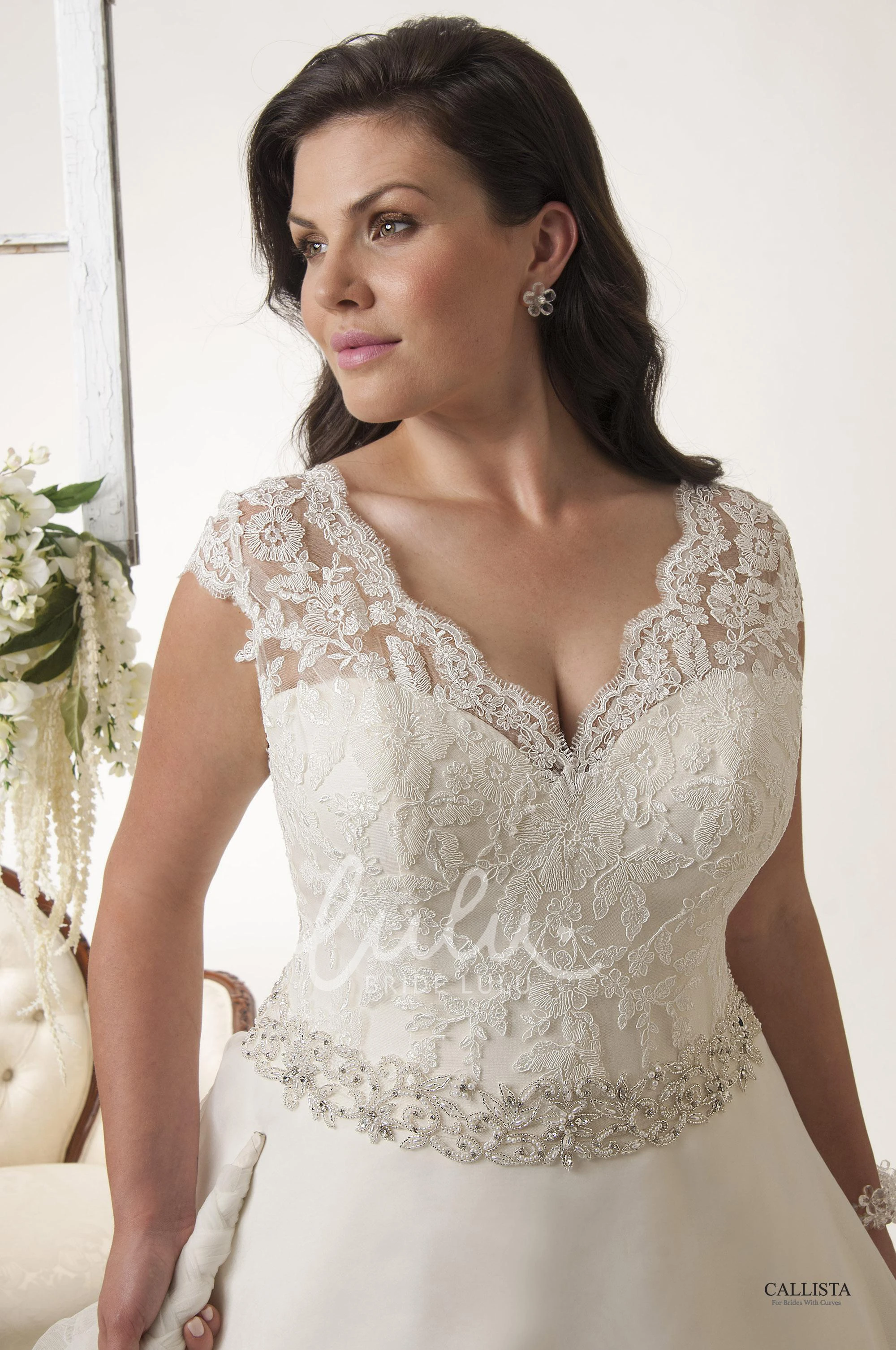 Plus Size A-Line Jeweled V-Neck Lace Wedding Dress with Keyhole Elegant 2025 Bridal Gown