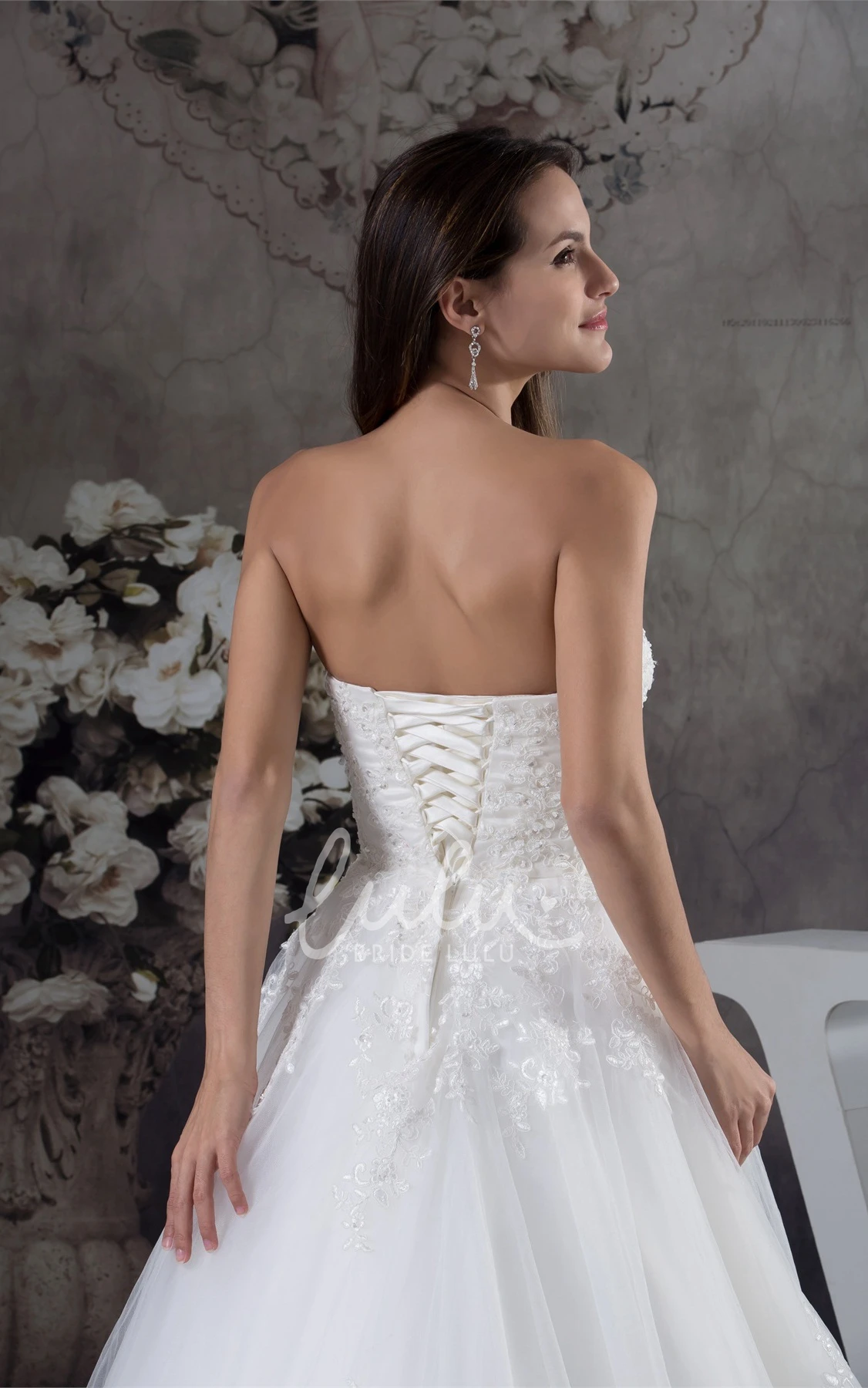 Tulle Ball Gown Wedding Dress with Appliques Sweetheart A-Line