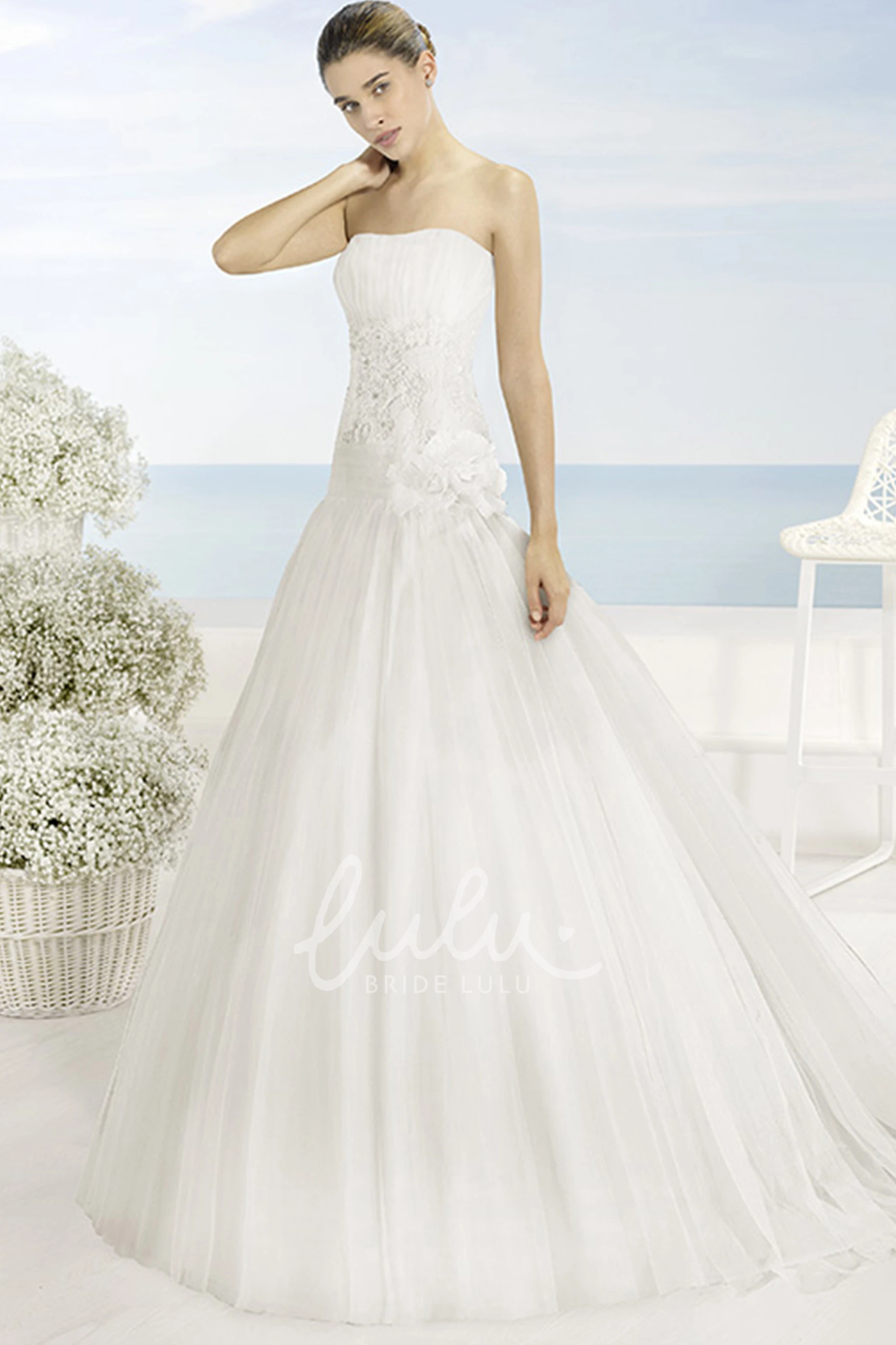 Floral Tulle A-Line Wedding Dress with Appliques and Pleats Sleeveless Floor-Length