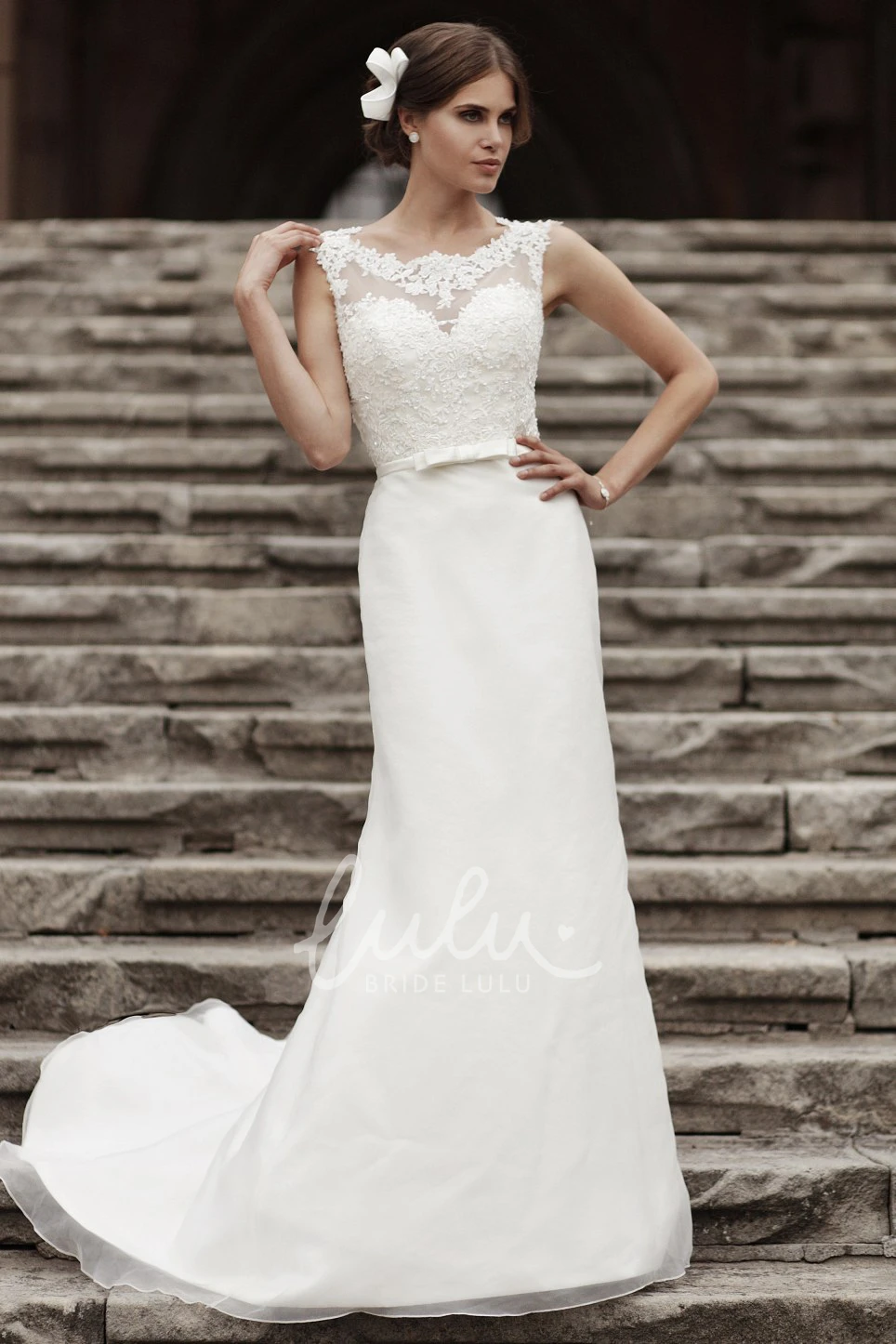 Sleeveless Lace&Satin Sheath Wedding Dress with Appliqued Scoop Neck and Bow