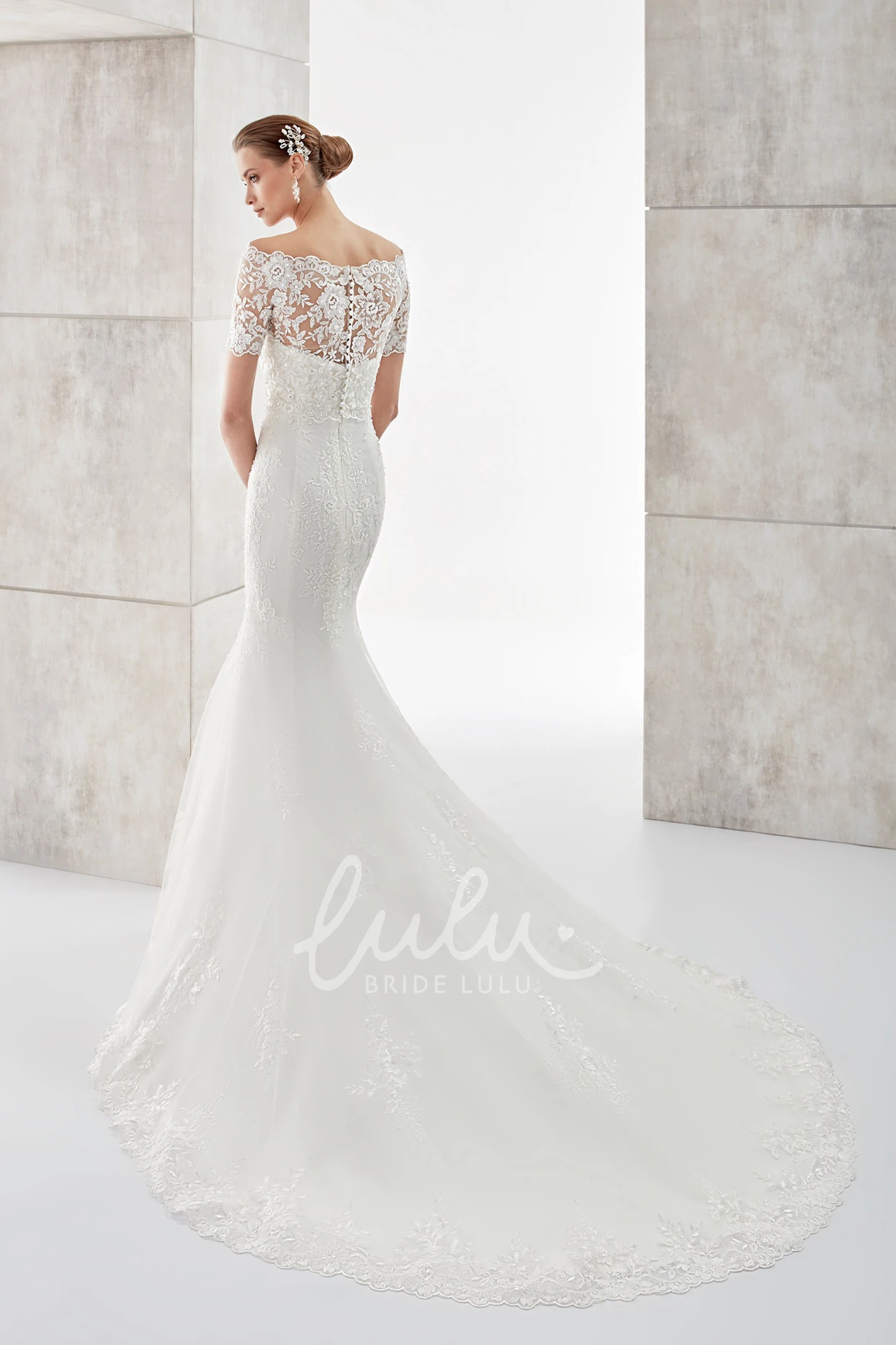 Sheath Mermaid Wedding Dress with Sweetheart Neckline Lace Appliques and Detachable Illusion Lace Modern Bridal Gown