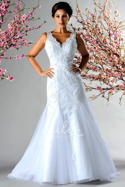 Beaded Applique Mermaid Bridal Gown with V-Neck and Back Keyhole Classy Wedding Dress