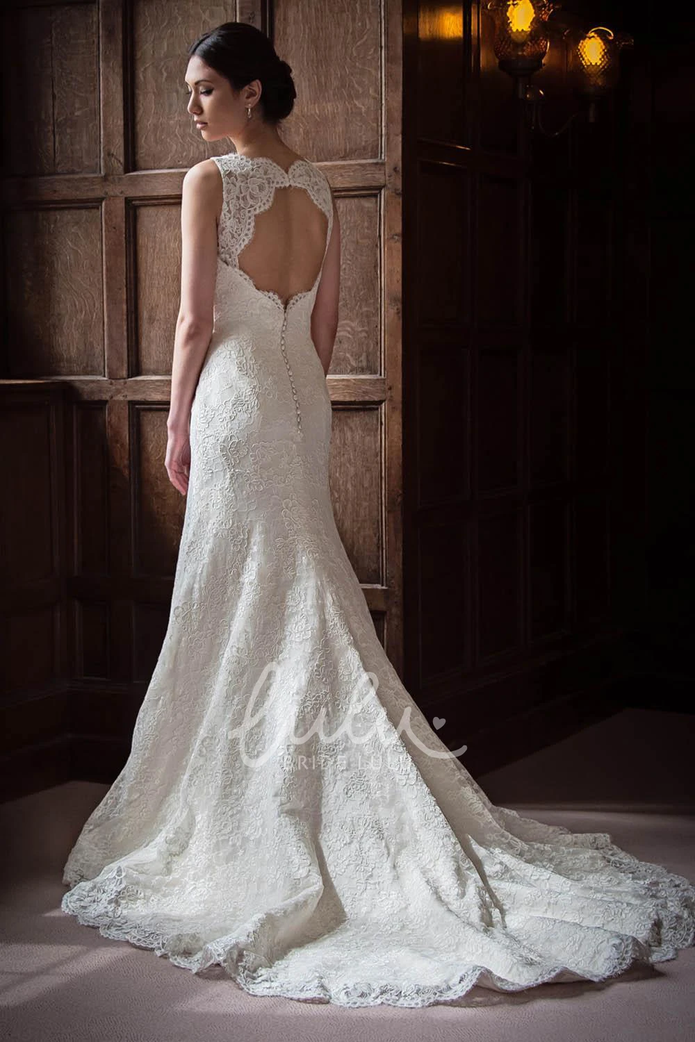 Lace V-Neck Sleeveless A-Line Wedding Dress Floor-Length Appliqued Bridal Gown