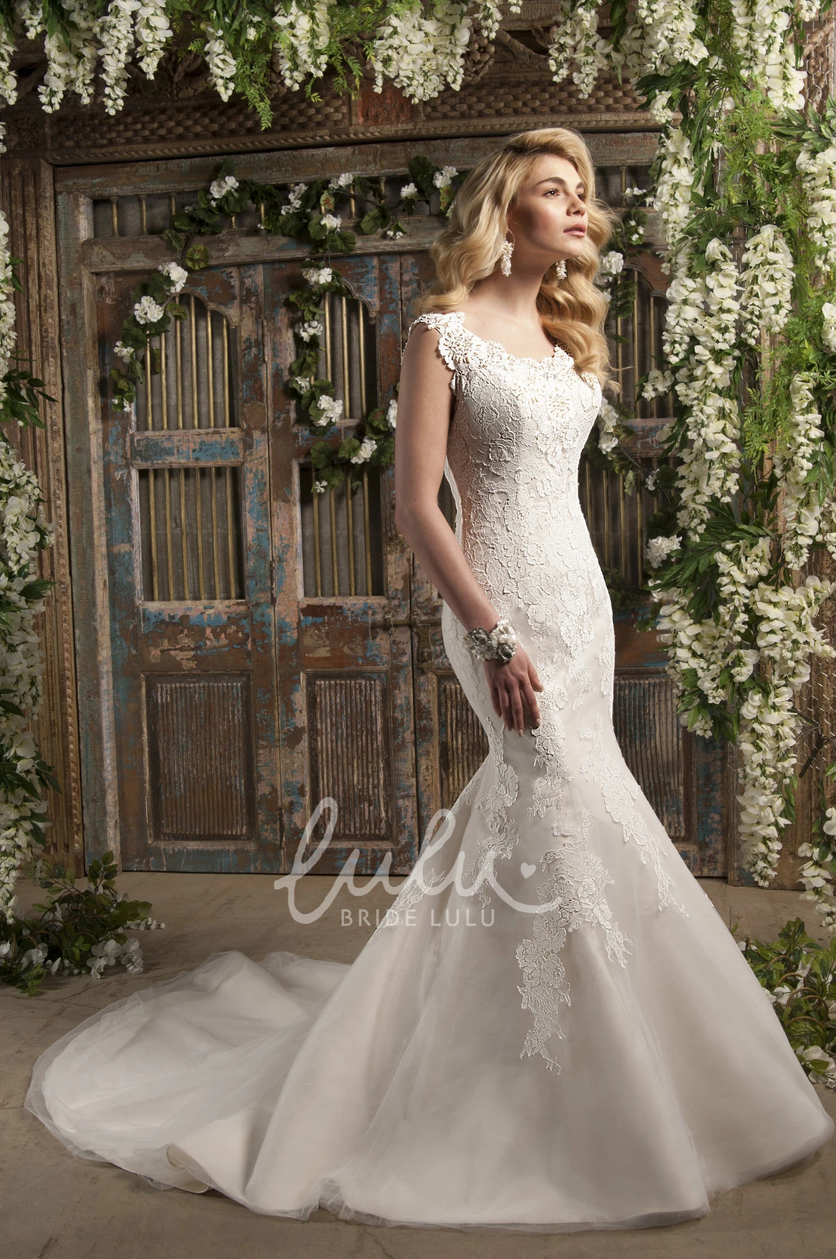 Lace Mermaid Wedding Dress with Scoop Neck and Chapel Train Elegant Bridal Gown