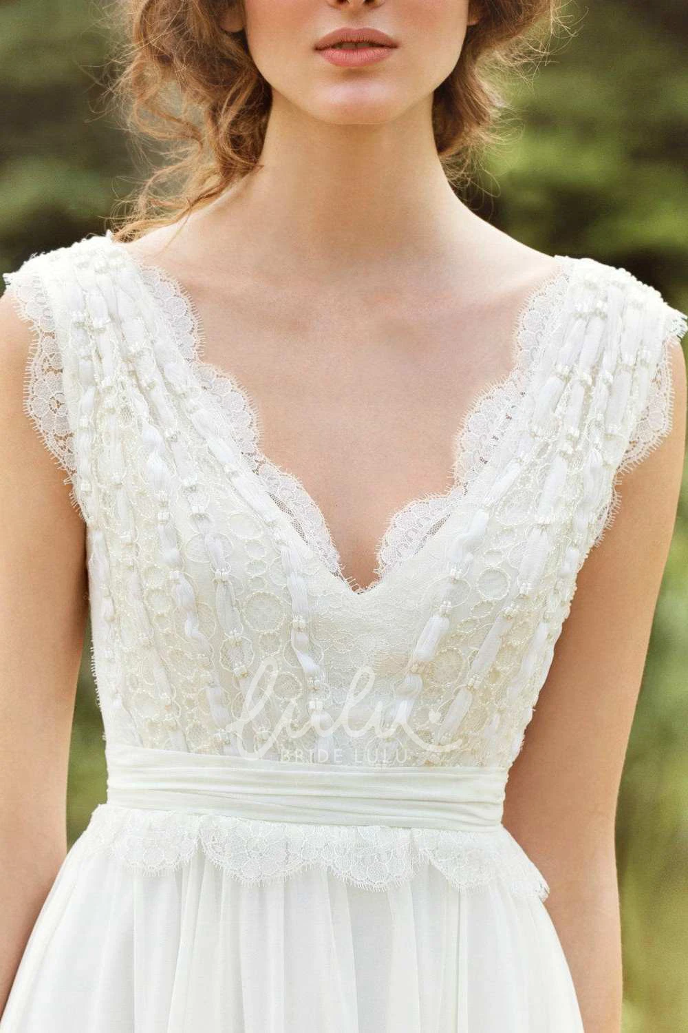 Sleeveless Chiffon Pleated Wedding Dress with Lace and Bow Plunged Bridal Gown