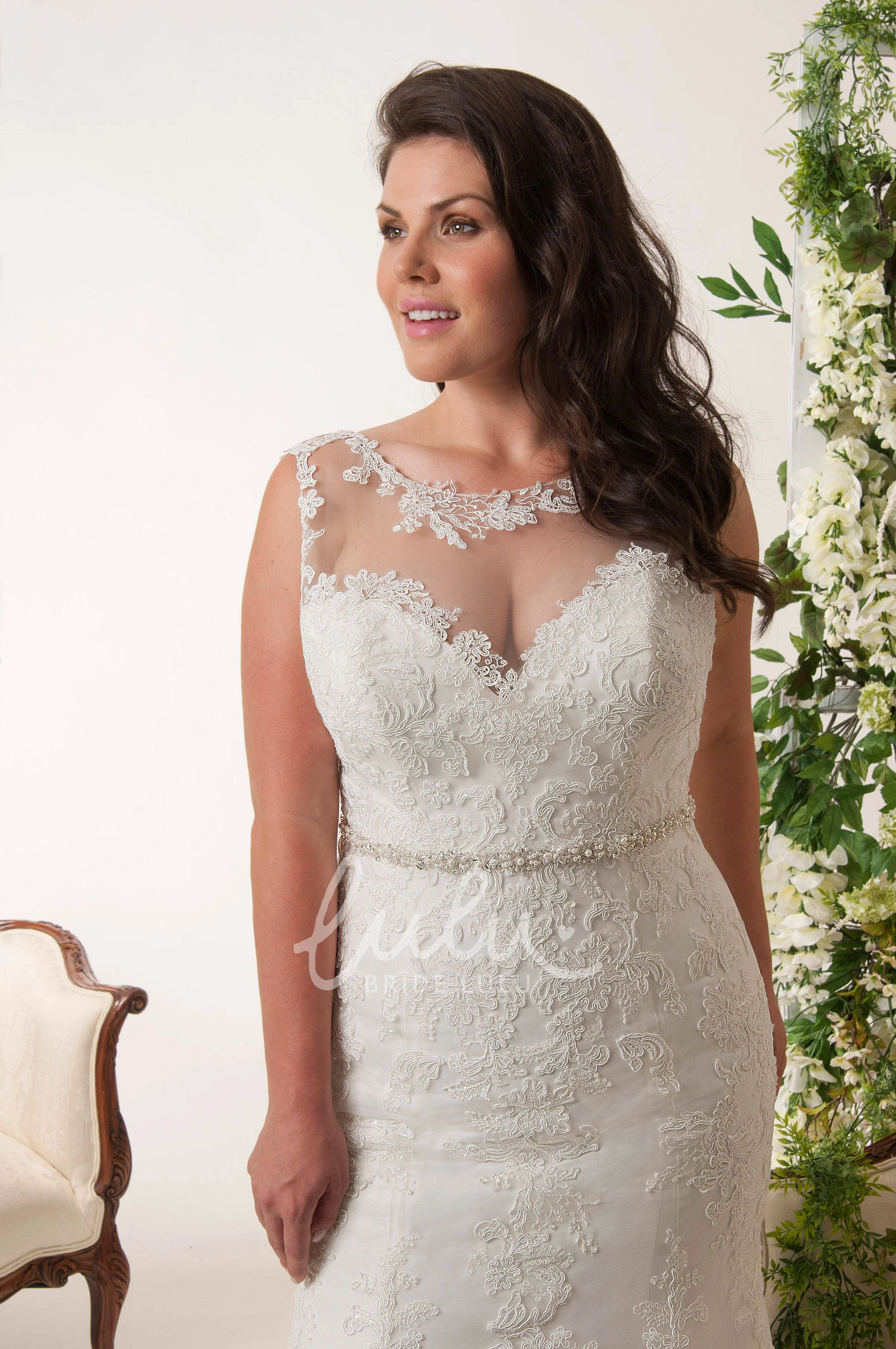Sheath Scoop-Neck Appliqued Floor-Length Lace Plus Size Wedding Dress Chic Lace Wedding Dress