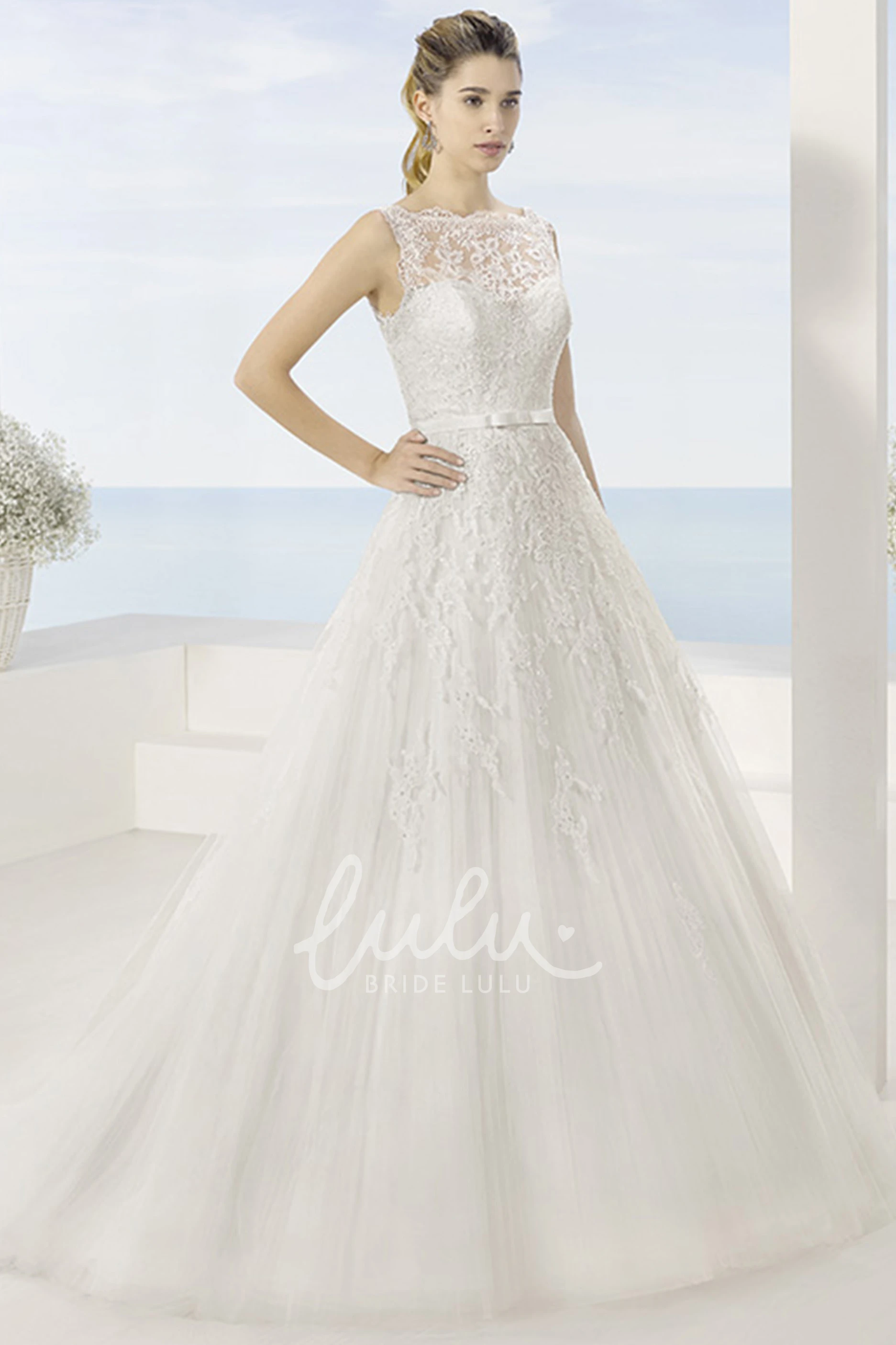 Sleeveless Bateau Appliqued Tulle Wedding Dress Flowy Bridal Gown