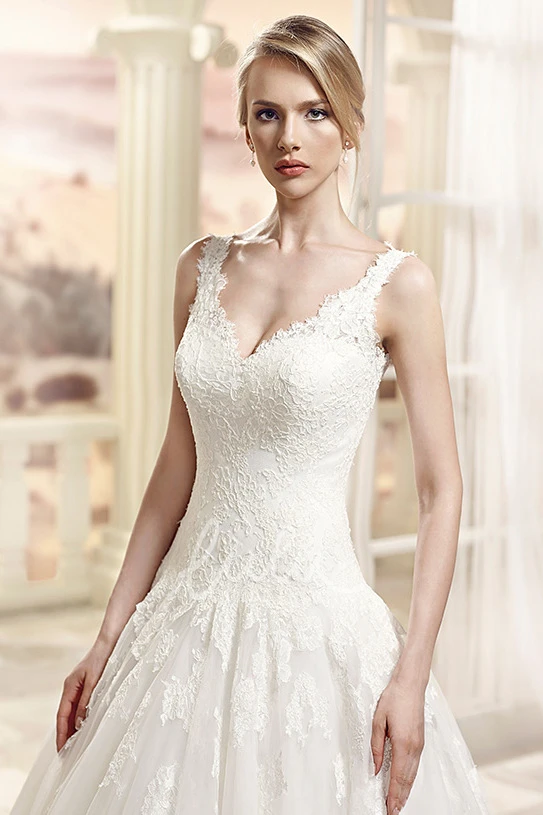 Sleeveless V-Neck Appliqued Tulle Ball Gown Wedding Dress with Long Train