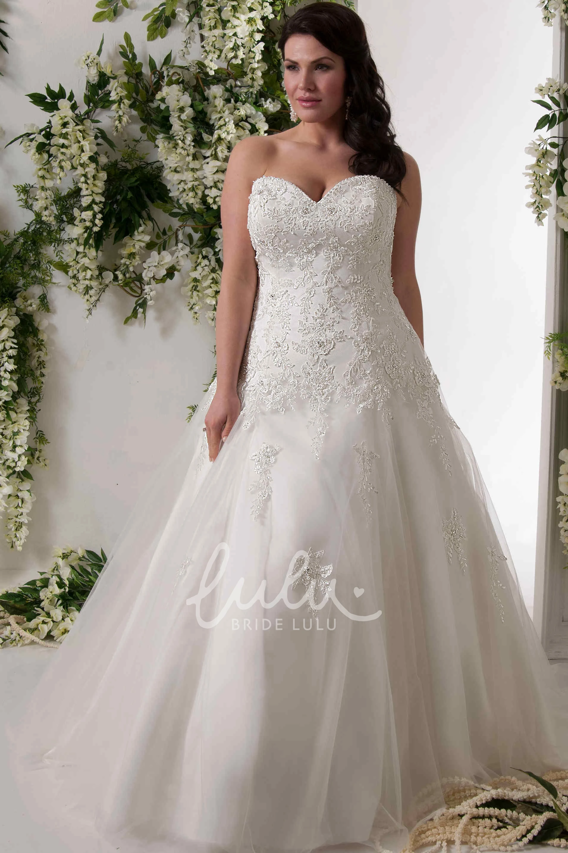 Plus Size Lace-Up A-Line Wedding Dress with Sweetheart Neckline