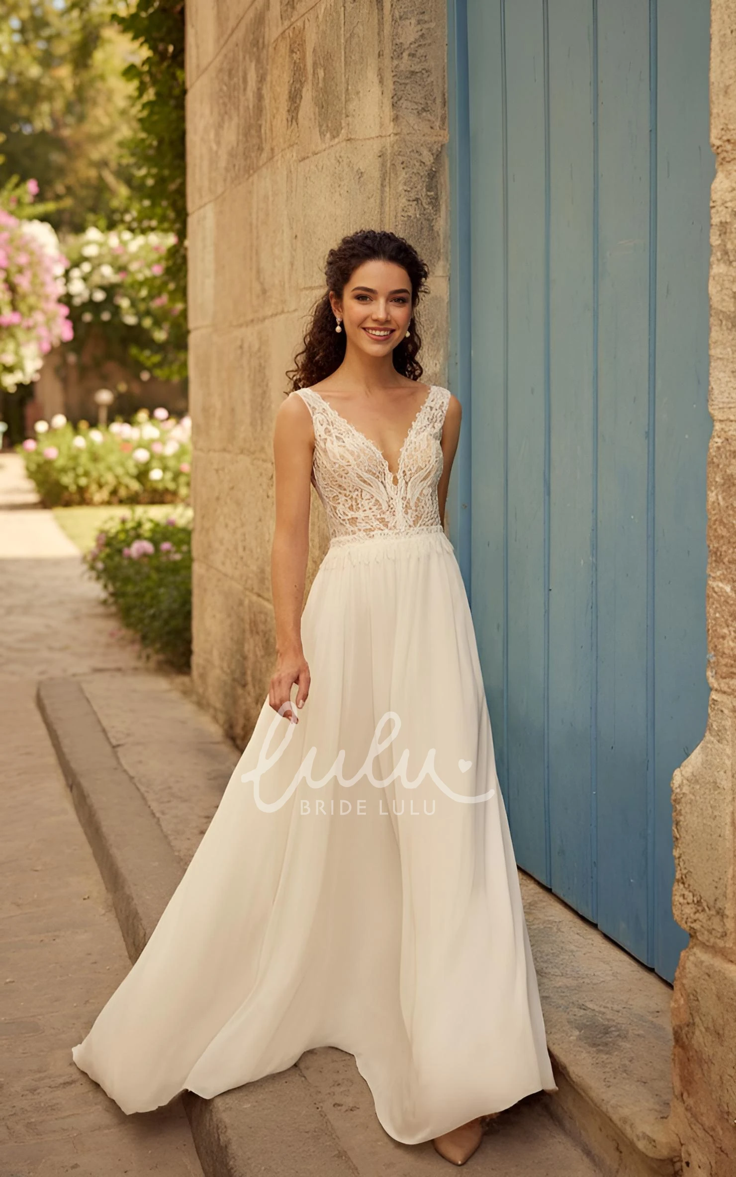 Elegant Boho Lace A-Line Wedding Dress Casual V-Neck Sleeveless Bridal Gown