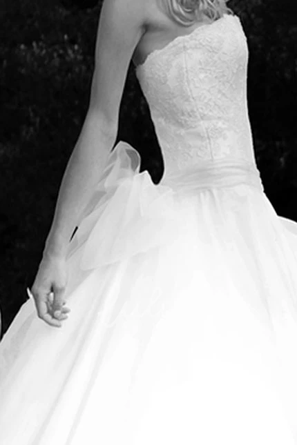 Strapless Appliqued Chiffon Wedding Dress with Brush Train Floor-Length