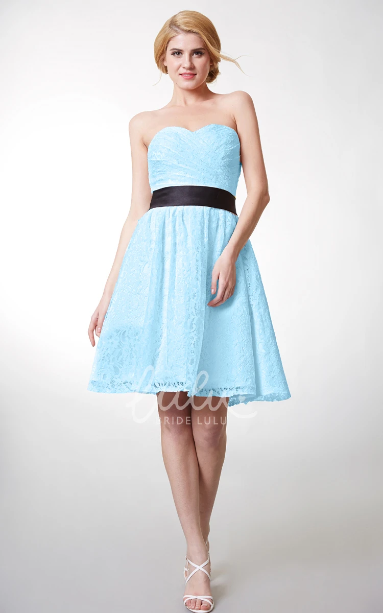 Knee-Length Lace Bridesmaid Dress with Sweetheart Neckline