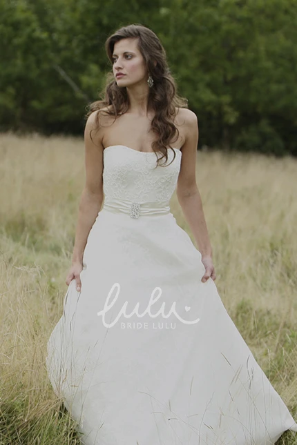 Sleeveless Lace Wedding Dress with Brooch Strapless Floor-Length Classy