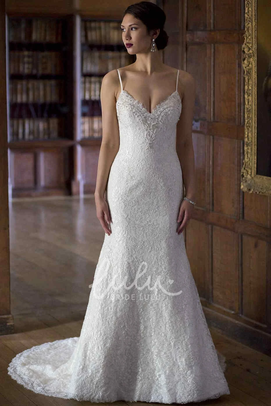 Sleeveless Spaghetti Lace Wedding Dress with Floor-Length and Appliques