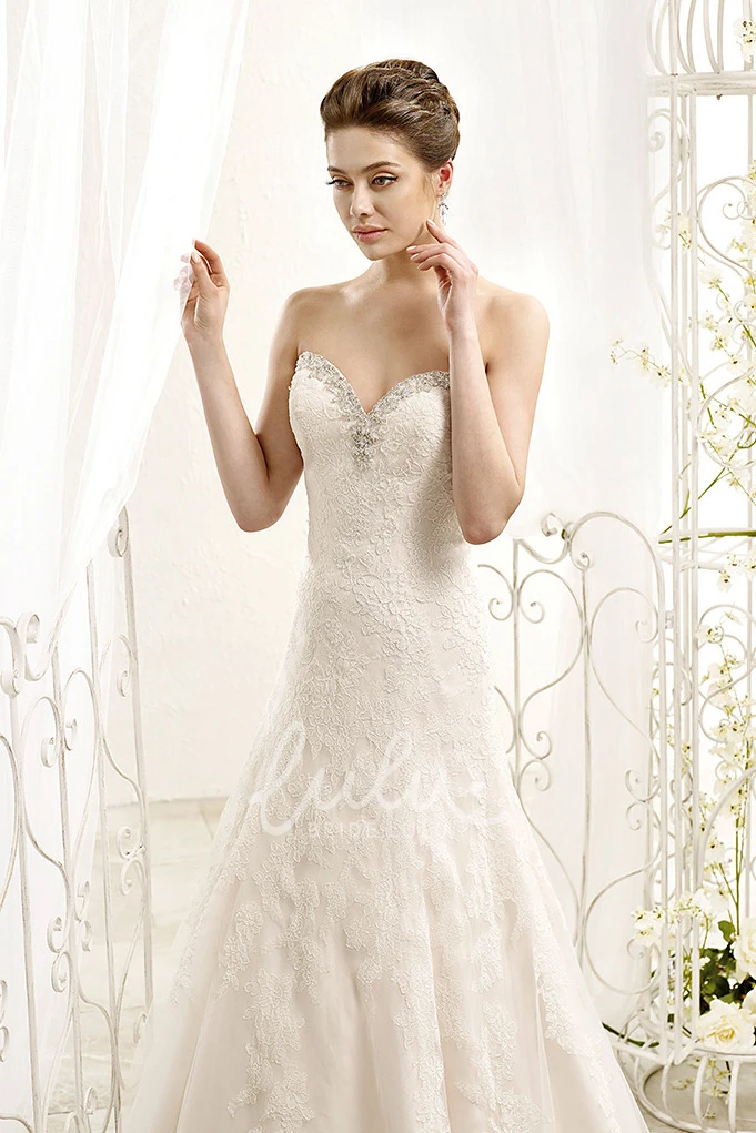 Sweetheart Lace&Tulle A-Line Wedding Dress Appliqued with Beading