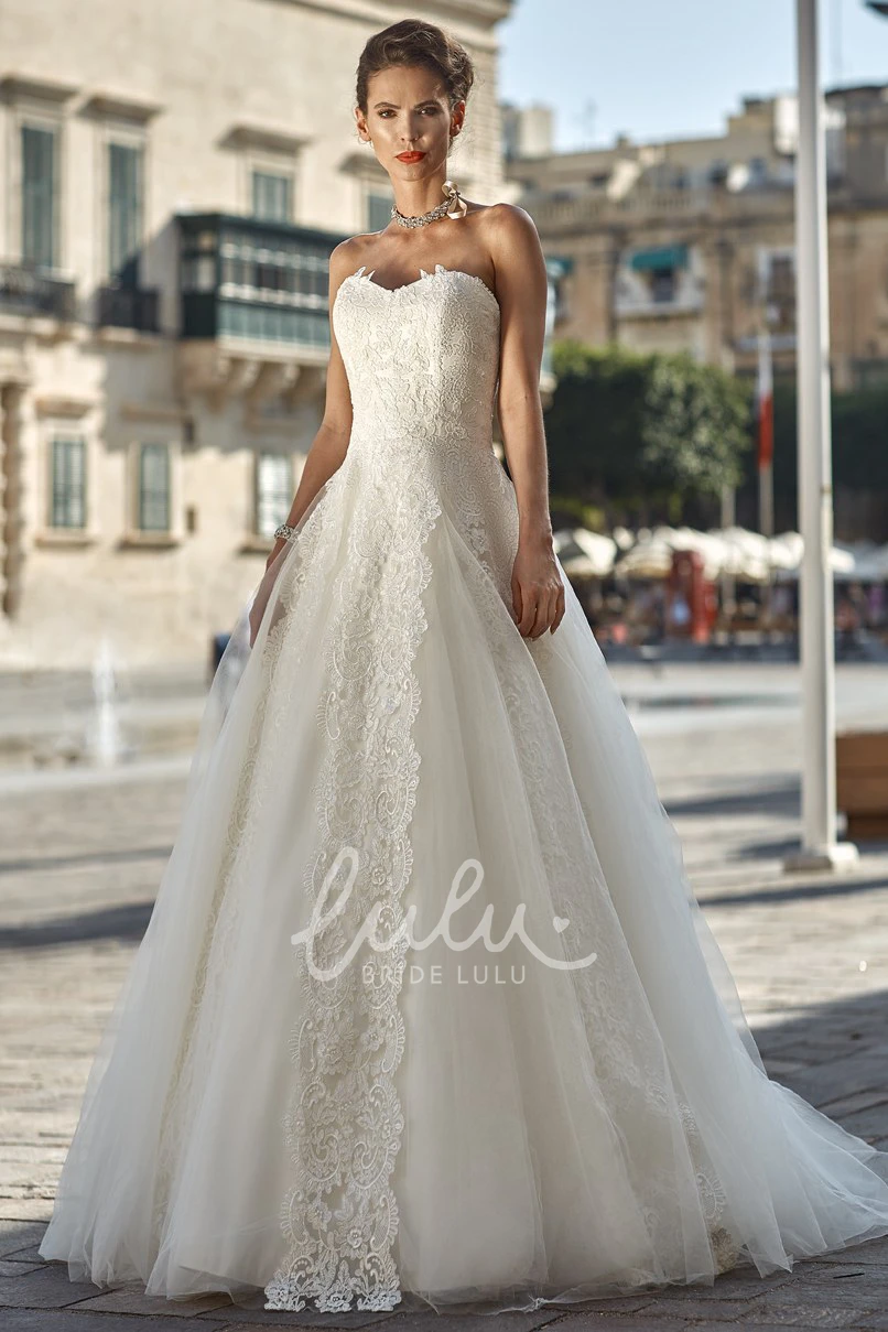 Sleeveless Tulle A-Line Wedding Dress with Sweetheart Neckline and Appliques
